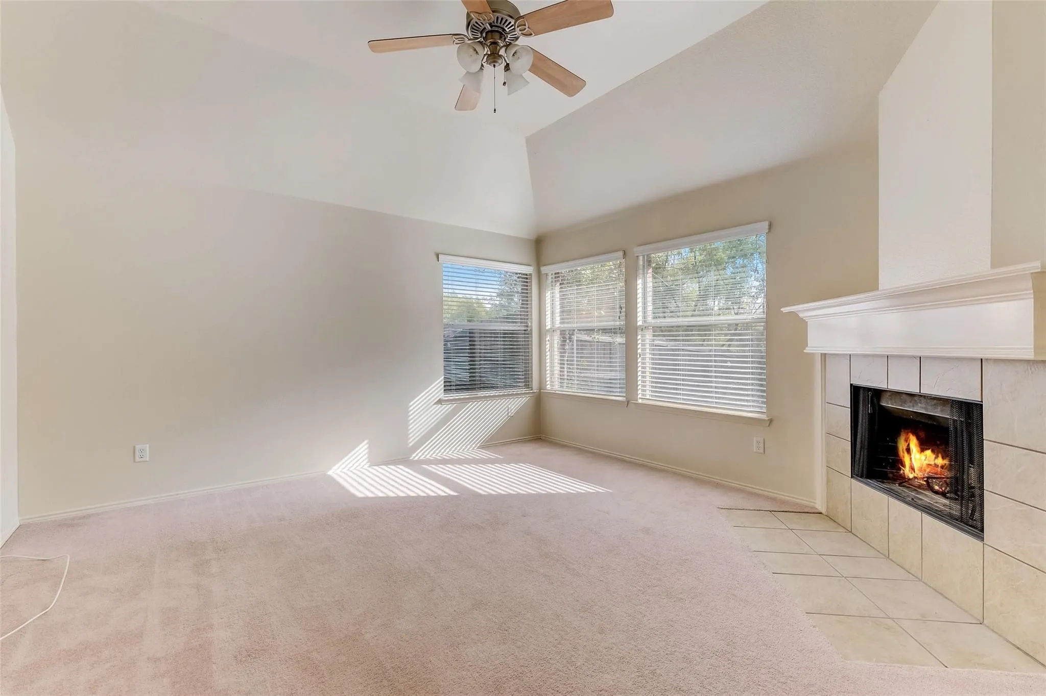 Single Family Residence For Sale in Tarrant County , 4905 Summer Oaks Lane, Fort Worth, Texas 76123, 3 Bedroom, 2 Bathroom, 2 Garage spaces, 1,788 Sqft, built in 2004, mls#21180990, Real Estate Agent in Fort Worth, Homes For Sale in Tarrant county, Homes For Sale in Fort Worth, Realtor in Fort Worth Texas, Real Estate Brokerage Independent Realty Texas, Luminita Cordes Realtor