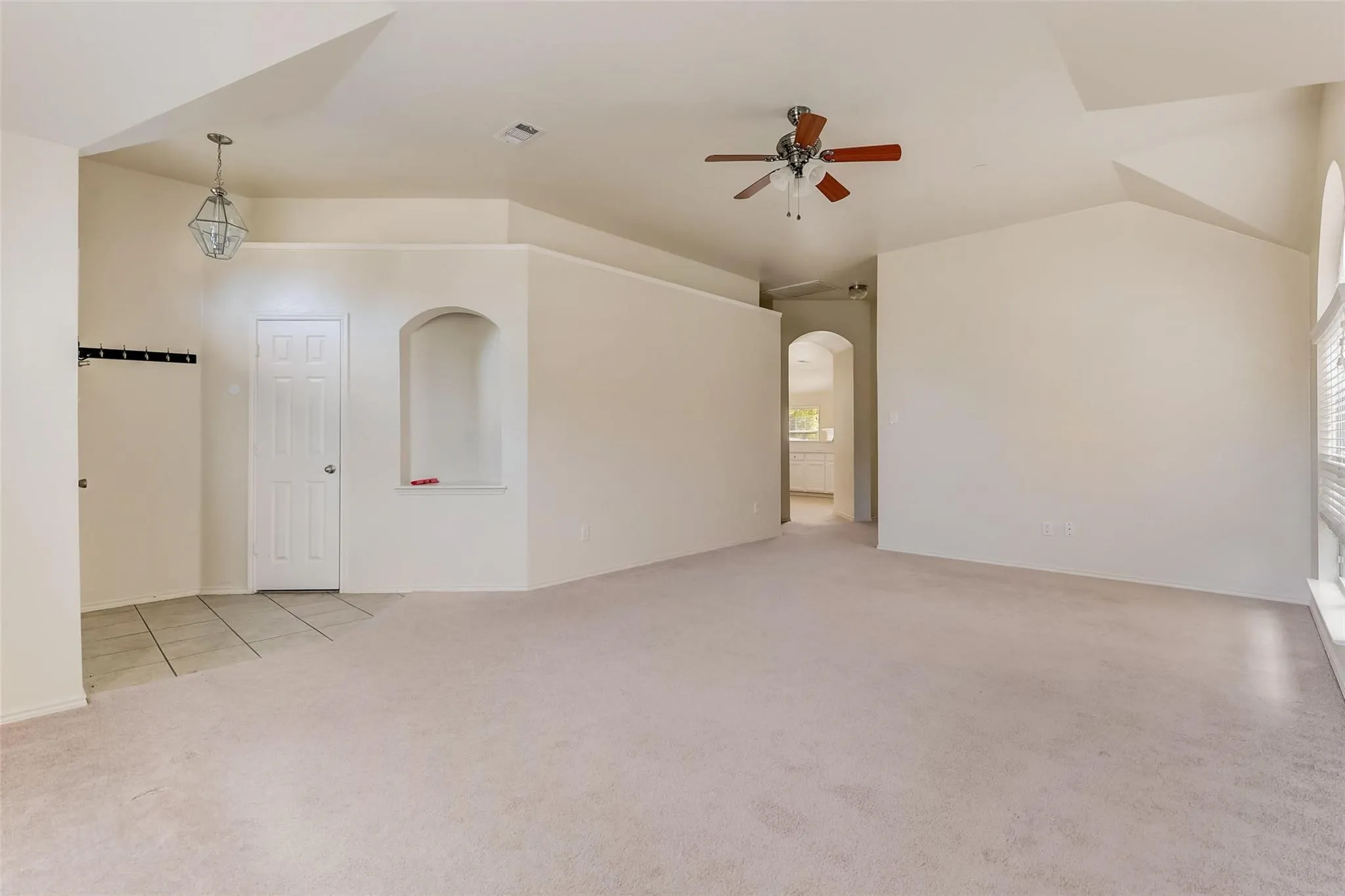 Single Family Residence For Sale in Tarrant County , 4905 Summer Oaks Lane, Fort Worth, Texas 76123, 3 Bedroom, 2 Bathroom, 2 Garage spaces, 1,788 Sqft, built in 2004, mls#21180990, Real Estate Agent in Fort Worth, Homes For Sale in Tarrant county, Homes For Sale in Fort Worth, Realtor in Fort Worth Texas, Real Estate Brokerage Independent Realty Texas, Luminita Cordes Realtor