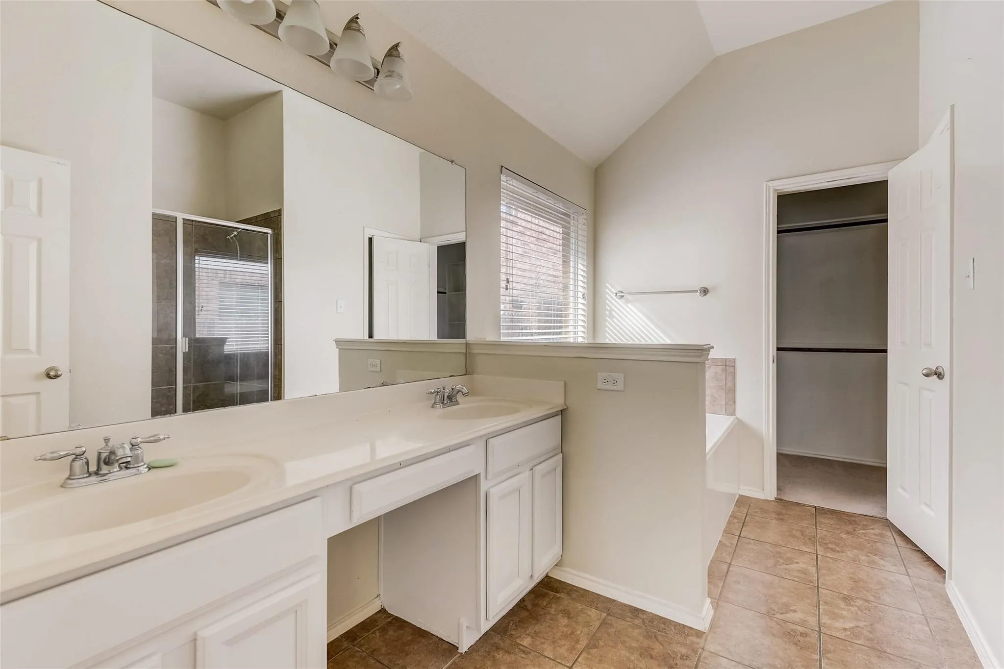 Single Family Residence For Sale in Tarrant County , 4905 Summer Oaks Lane, Fort Worth, Texas 76123, 3 Bedroom, 2 Bathroom, 2 Garage spaces, 1,788 Sqft, built in 2004, mls#21180990, Real Estate Agent in Fort Worth, Homes For Sale in Tarrant county, Homes For Sale in Fort Worth, Realtor in Fort Worth Texas, Real Estate Brokerage Independent Realty Texas, Luminita Cordes Realtor
