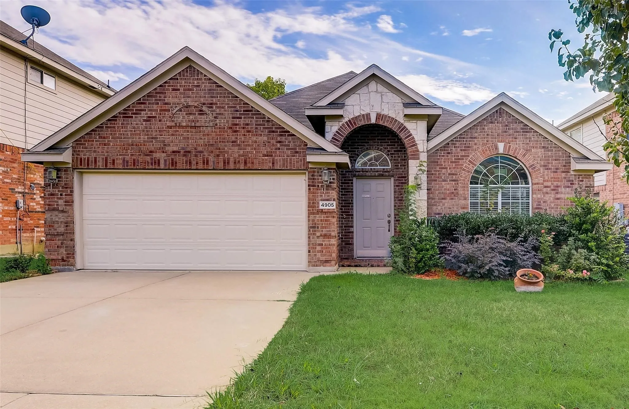 Single Family Residence For Sale in Tarrant County , 4905 Summer Oaks Lane, Fort Worth, Texas 76123, 3 Bedroom, 2 Bathroom, 2 Garage spaces, 1,788 Sqft, built in 2004, mls#21180990, Real Estate Agent in Fort Worth, Homes For Sale in Tarrant county, Homes For Sale in Fort Worth, Realtor in Fort Worth Texas, Real Estate Brokerage Independent Realty Texas, Luminita Cordes Realtor