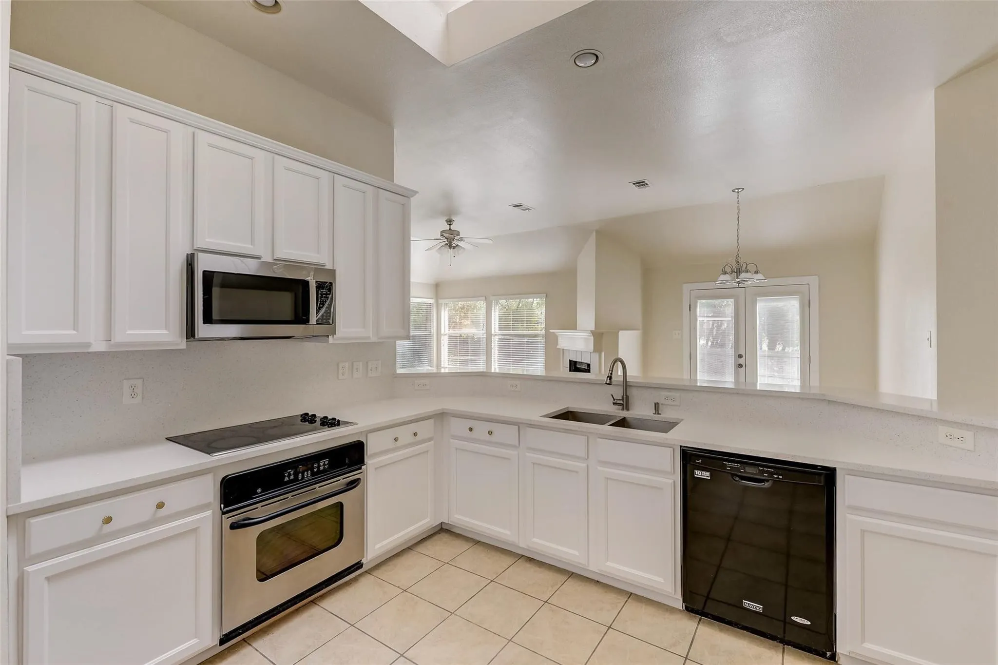 Single Family Residence For Sale in Tarrant County , 4905 Summer Oaks Lane, Fort Worth, Texas 76123, 3 Bedroom, 2 Bathroom, 2 Garage spaces, 1,788 Sqft, built in 2004, mls#21180990, Real Estate Agent in Fort Worth, Homes For Sale in Tarrant county, Homes For Sale in Fort Worth, Realtor in Fort Worth Texas, Real Estate Brokerage Independent Realty Texas, Luminita Cordes Realtor