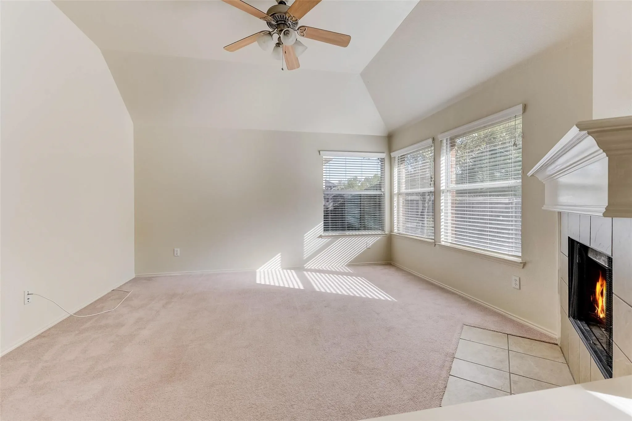 Single Family Residence For Sale in Tarrant County , 4905 Summer Oaks Lane, Fort Worth, Texas 76123, 3 Bedroom, 2 Bathroom, 2 Garage spaces, 1,788 Sqft, built in 2004, mls#21180990, Real Estate Agent in Fort Worth, Homes For Sale in Tarrant county, Homes For Sale in Fort Worth, Realtor in Fort Worth Texas, Real Estate Brokerage Independent Realty Texas, Luminita Cordes Realtor
