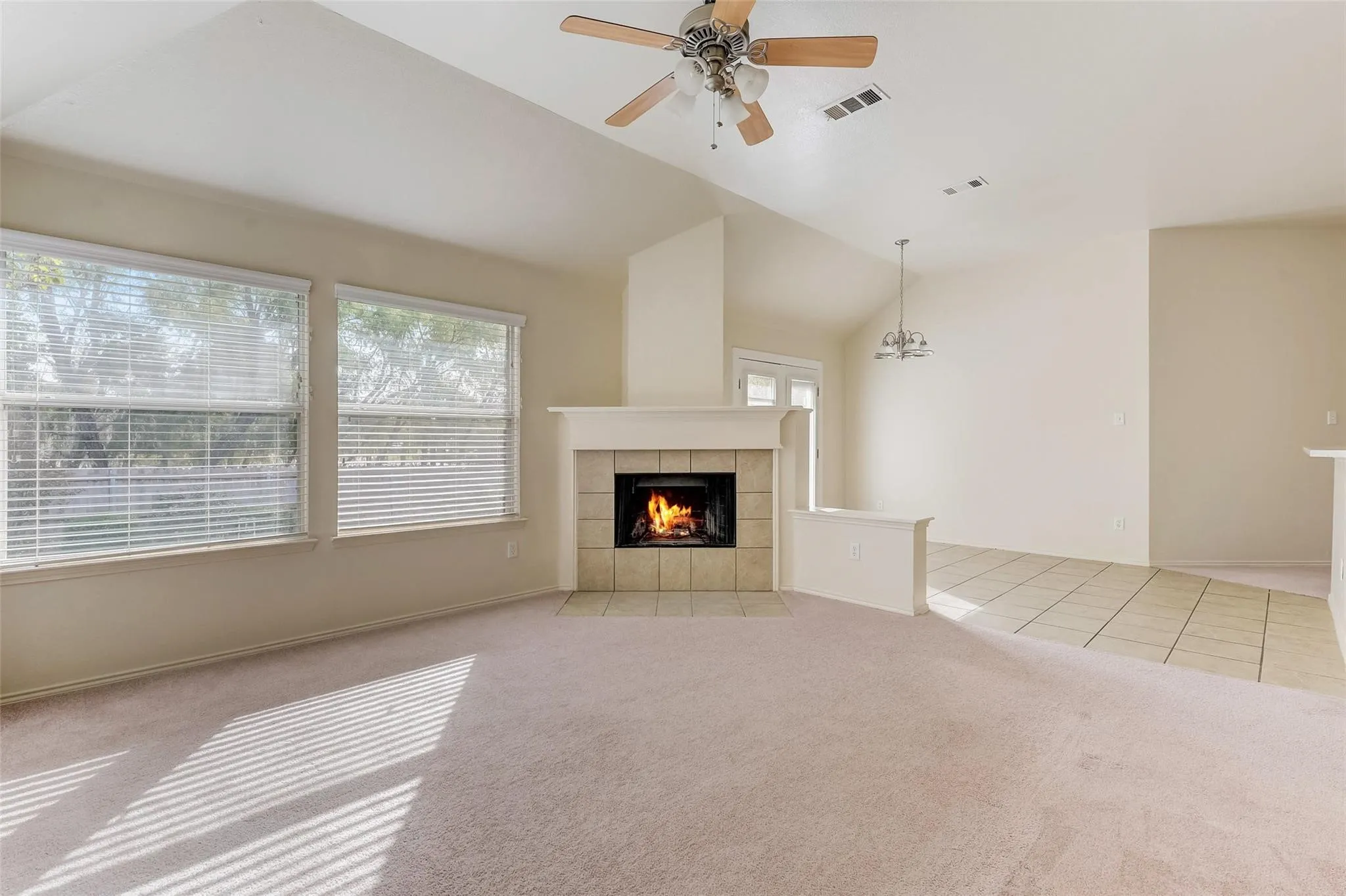 Single Family Residence For Sale in Tarrant County , 4905 Summer Oaks Lane, Fort Worth, Texas 76123, 3 Bedroom, 2 Bathroom, 2 Garage spaces, 1,788 Sqft, built in 2004, mls#21180990, Real Estate Agent in Fort Worth, Homes For Sale in Tarrant county, Homes For Sale in Fort Worth, Realtor in Fort Worth Texas, Real Estate Brokerage Independent Realty Texas, Luminita Cordes Realtor