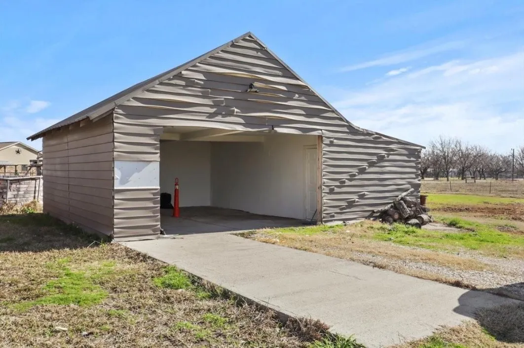 Single Family Residence For Sale in Kaufman County , 2170 County Road 269, Crandall, Texas 75114, 3 Bedroom, 2 Bathroom, Garage spaces, 1,702 Sqft, built in 2005, Preowned, mls#21181015, Real Estate Agent in Crandall, Homes For Sale in Kaufman county, Homes For Sale in Crandall, Realtor in Crandall Texas, Real Estate Brokerage Independent Realty Texas, Luminita Cordes Realtor