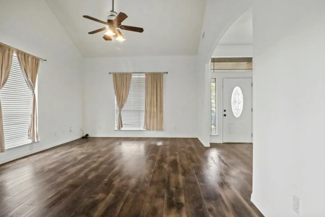 Single Family Residence For Sale in Kaufman County , 2170 County Road 269, Crandall, Texas 75114, 3 Bedroom, 2 Bathroom, Garage spaces, 1,702 Sqft, built in 2005, Preowned, mls#21181015, Real Estate Agent in Crandall, Homes For Sale in Kaufman county, Homes For Sale in Crandall, Realtor in Crandall Texas, Real Estate Brokerage Independent Realty Texas, Luminita Cordes Realtor
