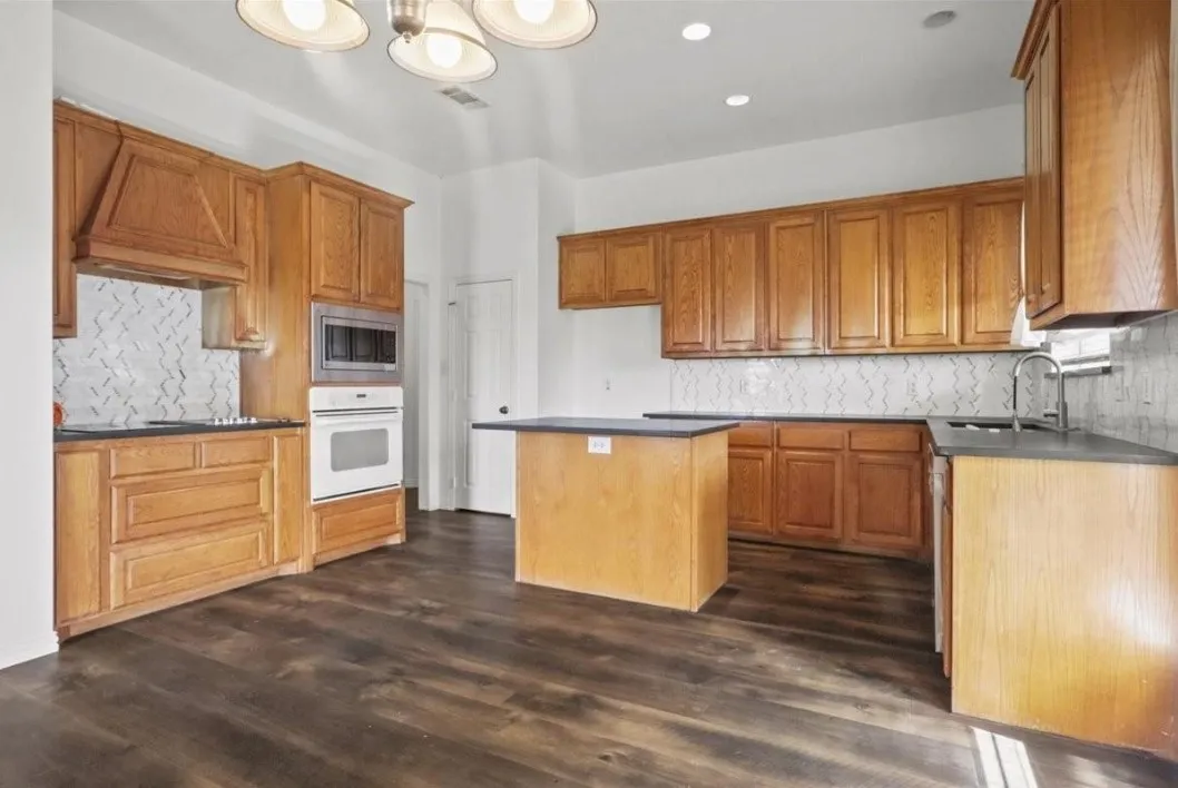 Single Family Residence For Sale in Kaufman County , 2170 County Road 269, Crandall, Texas 75114, 3 Bedroom, 2 Bathroom, Garage spaces, 1,702 Sqft, built in 2005, Preowned, mls#21181015, Real Estate Agent in Crandall, Homes For Sale in Kaufman county, Homes For Sale in Crandall, Realtor in Crandall Texas, Real Estate Brokerage Independent Realty Texas, Luminita Cordes Realtor