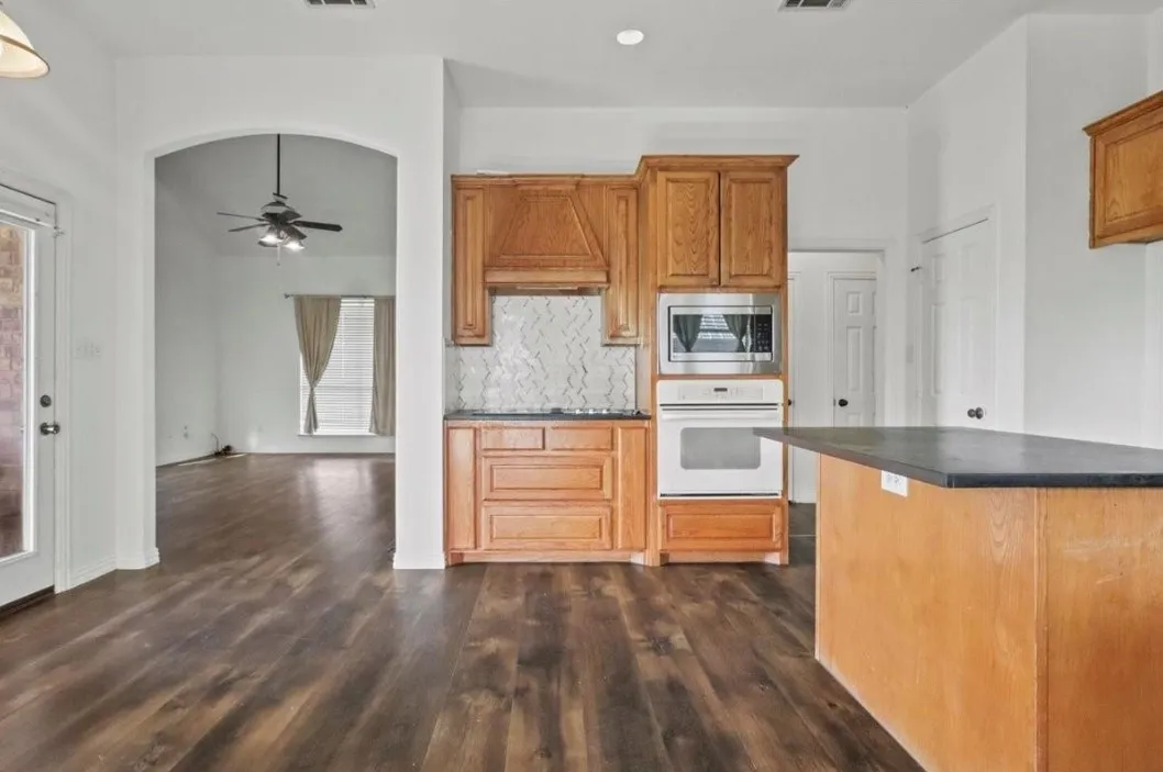 Single Family Residence For Sale in Kaufman County , 2170 County Road 269, Crandall, Texas 75114, 3 Bedroom, 2 Bathroom, Garage spaces, 1,702 Sqft, built in 2005, Preowned, mls#21181015, Real Estate Agent in Crandall, Homes For Sale in Kaufman county, Homes For Sale in Crandall, Realtor in Crandall Texas, Real Estate Brokerage Independent Realty Texas, Luminita Cordes Realtor