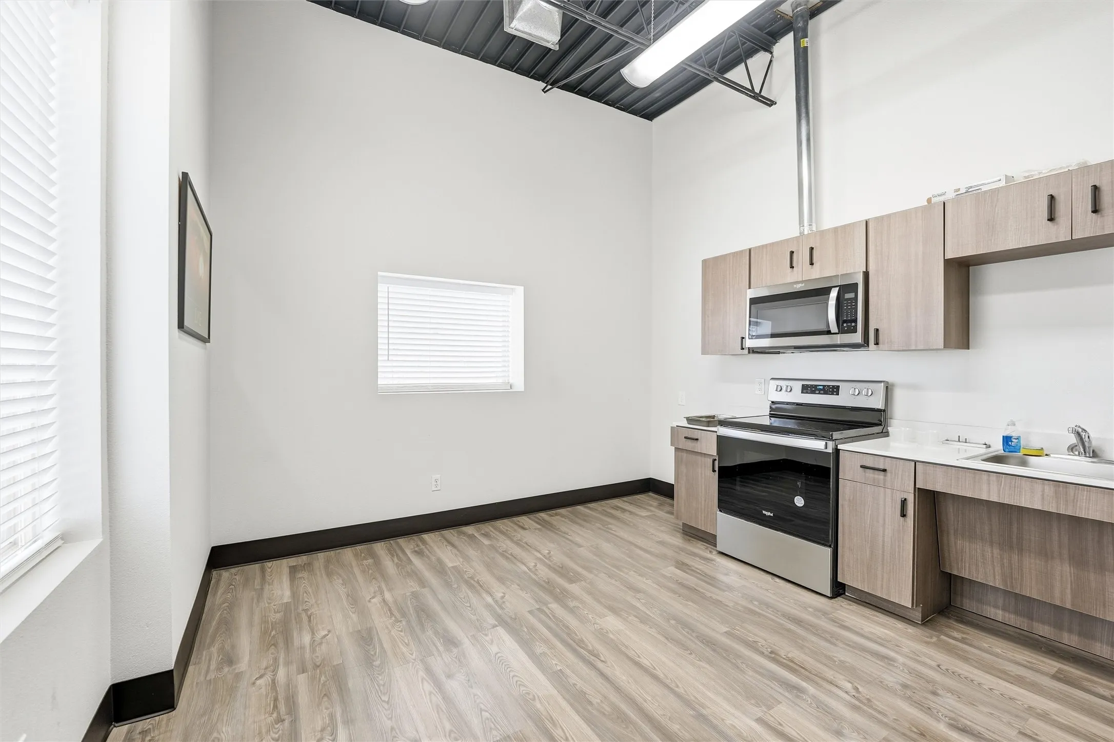 Office For Sale in Tarrant County , 1301 E Weatherford Street, Fort Worth, Texas 76102, 0, 0, Garage spaces, 0 Sqft, built in 1965, Preowned, Price $2,900,000, mls#21155332, Real Estate Agent in Fort Worth, Homes For Sale in Tarrant county, Homes For Sale in Fort Worth, Realtor in Fort Worth Texas, Real Estate Brokerage Independent Realty Texas, Luminita Cordes Realtor