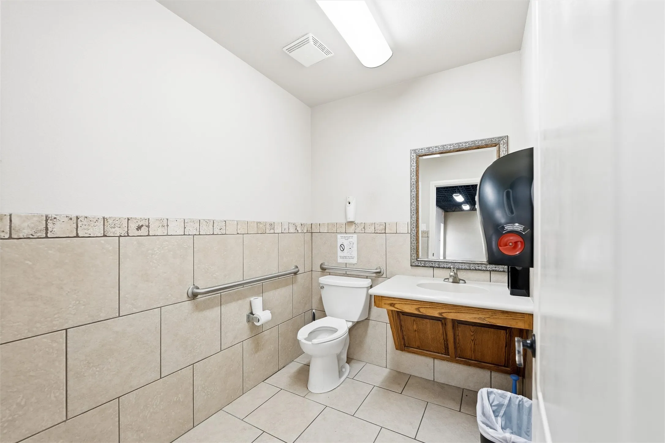 Office For Sale in Tarrant County , 1301 E Weatherford Street, Fort Worth, Texas 76102, 0, 0, Garage spaces, 0 Sqft, built in 1965, Preowned, Price $2,900,000, mls#21155332, Real Estate Agent in Fort Worth, Homes For Sale in Tarrant county, Homes For Sale in Fort Worth, Realtor in Fort Worth Texas, Real Estate Brokerage Independent Realty Texas, Luminita Cordes Realtor