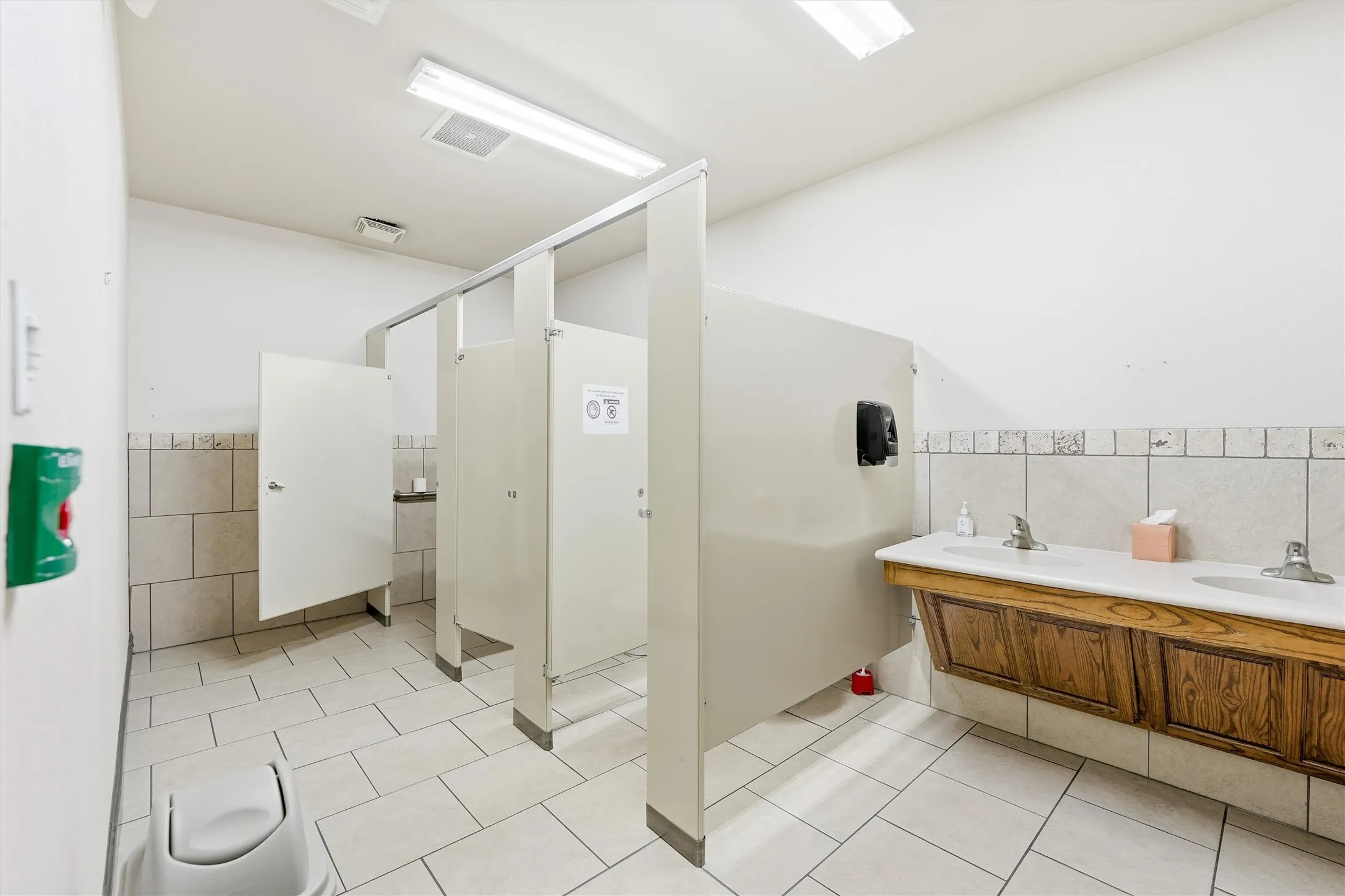 Office For Sale in Tarrant County , 1301 E Weatherford Street, Fort Worth, Texas 76102, 0, 0, Garage spaces, 0 Sqft, built in 1965, Preowned, Price $2,900,000, mls#21155332, Real Estate Agent in Fort Worth, Homes For Sale in Tarrant county, Homes For Sale in Fort Worth, Realtor in Fort Worth Texas, Real Estate Brokerage Independent Realty Texas, Luminita Cordes Realtor