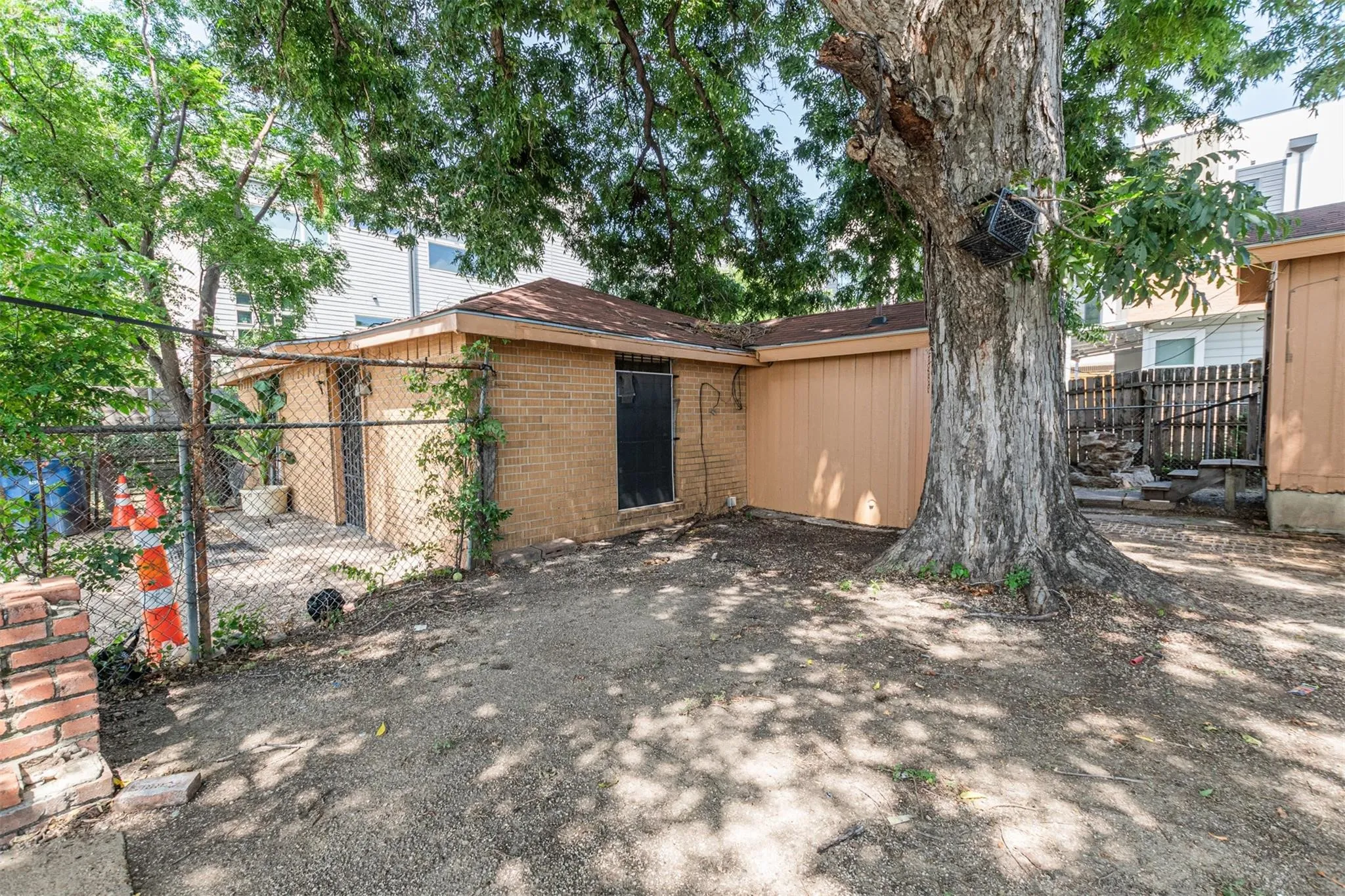 Single Family Residence For Sale in Dallas County , 4603 Fairmount Street, Dallas, Texas 75219, 2 Bedroom, 2 Bathroom, 2 Garage spaces, 1,323 Sqft, built in 1937, mls#21181112, Real Estate Agent in Dallas, Homes For Sale in Dallas county, Homes For Sale in Dallas, Realtor in Dallas Texas, Real Estate Brokerage Independent Realty Texas, Luminita Cordes Realtor