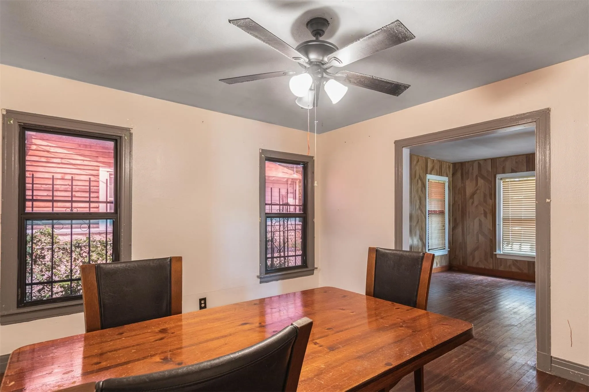 Single Family Residence For Sale in Dallas County , 4603 Fairmount Street, Dallas, Texas 75219, 2 Bedroom, 2 Bathroom, 2 Garage spaces, 1,323 Sqft, built in 1937, mls#21181112, Real Estate Agent in Dallas, Homes For Sale in Dallas county, Homes For Sale in Dallas, Realtor in Dallas Texas, Real Estate Brokerage Independent Realty Texas, Luminita Cordes Realtor