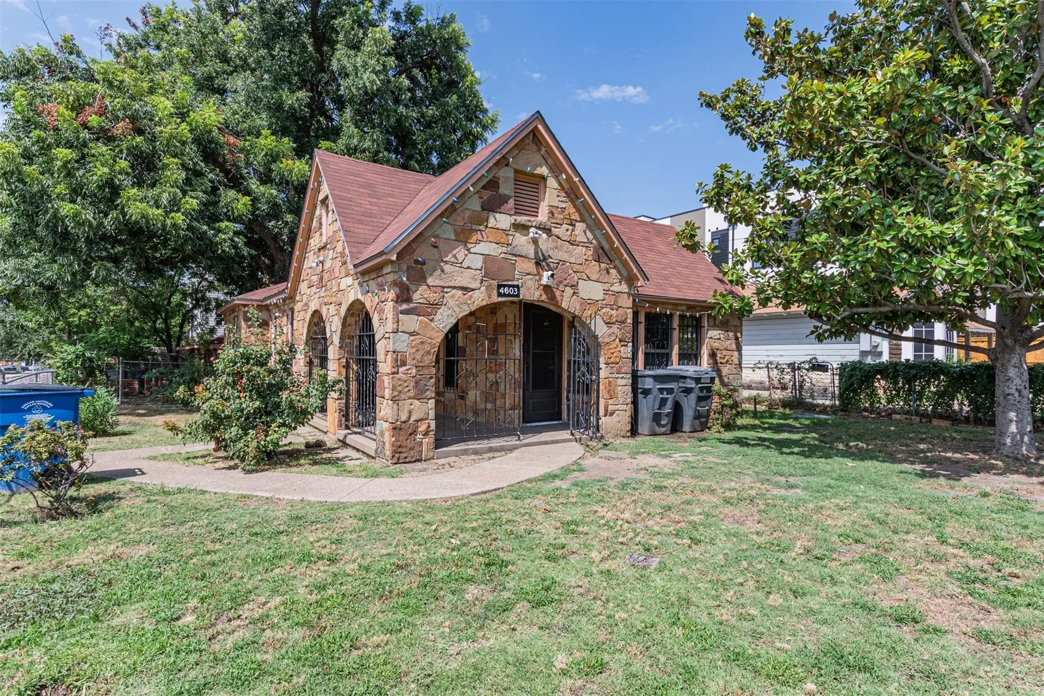 Single Family Residence For Sale in Dallas County , 4603 Fairmount Street, Dallas, Texas 75219, 2 Bedroom, 2 Bathroom, 2 Garage spaces, 1,323 Sqft, built in 1937, mls#21181112, Real Estate Agent in Dallas, Homes For Sale in Dallas county, Homes For Sale in Dallas, Realtor in Dallas Texas, Real Estate Brokerage Independent Realty Texas, Luminita Cordes Realtor