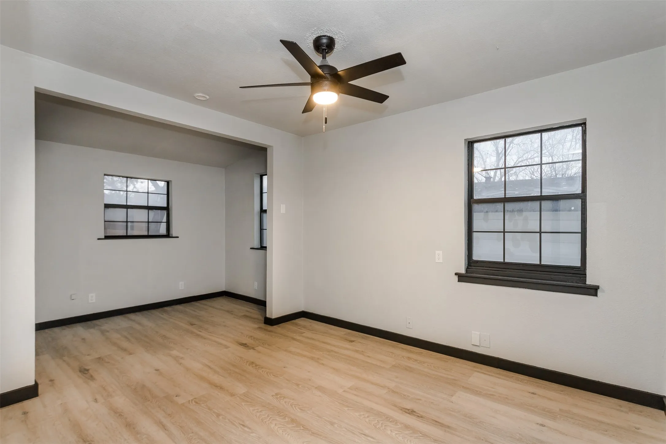 Single Family Residence For Sale in Tarrant County , 4520 Geddes Avenue, Fort Worth, Texas 76107, 4 Bedroom, 3 Bathroom, 1 Garage spaces, 2,476 Sqft, built in 1952, mls#21181175, Real Estate Agent in Fort Worth, Homes For Sale in Tarrant county, Homes For Sale in Fort Worth, Realtor in Fort Worth Texas, Real Estate Brokerage Independent Realty Texas, Luminita Cordes Realtor