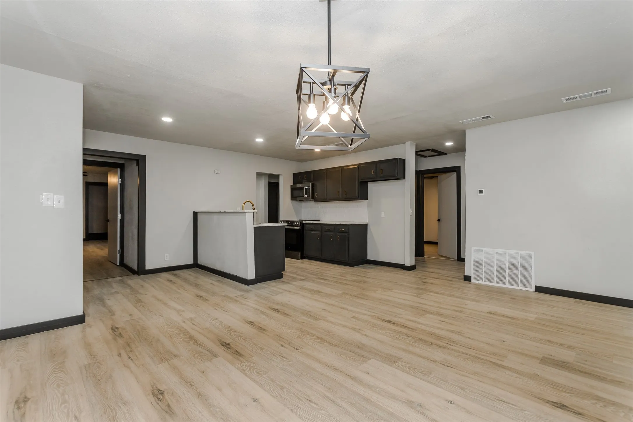 Single Family Residence For Sale in Tarrant County , 4520 Geddes Avenue, Fort Worth, Texas 76107, 4 Bedroom, 3 Bathroom, 1 Garage spaces, 2,476 Sqft, built in 1952, mls#21181175, Real Estate Agent in Fort Worth, Homes For Sale in Tarrant county, Homes For Sale in Fort Worth, Realtor in Fort Worth Texas, Real Estate Brokerage Independent Realty Texas, Luminita Cordes Realtor
