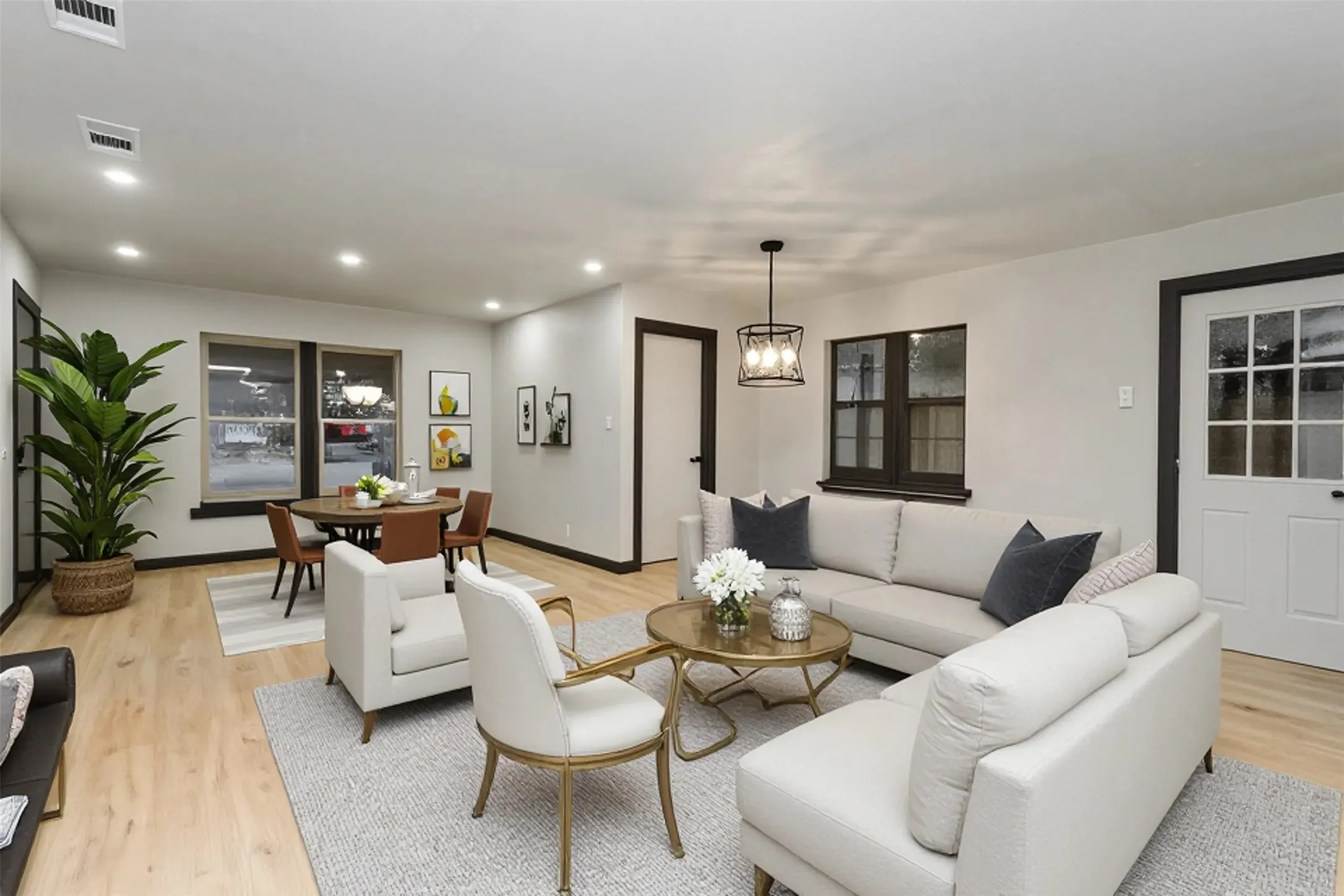 Single Family Residence For Sale in Tarrant County , 4520 Geddes Avenue, Fort Worth, Texas 76107, 4 Bedroom, 3 Bathroom, 1 Garage spaces, 2,476 Sqft, built in 1952, mls#21181175, Real Estate Agent in Fort Worth, Homes For Sale in Tarrant county, Homes For Sale in Fort Worth, Realtor in Fort Worth Texas, Real Estate Brokerage Independent Realty Texas, Luminita Cordes Realtor