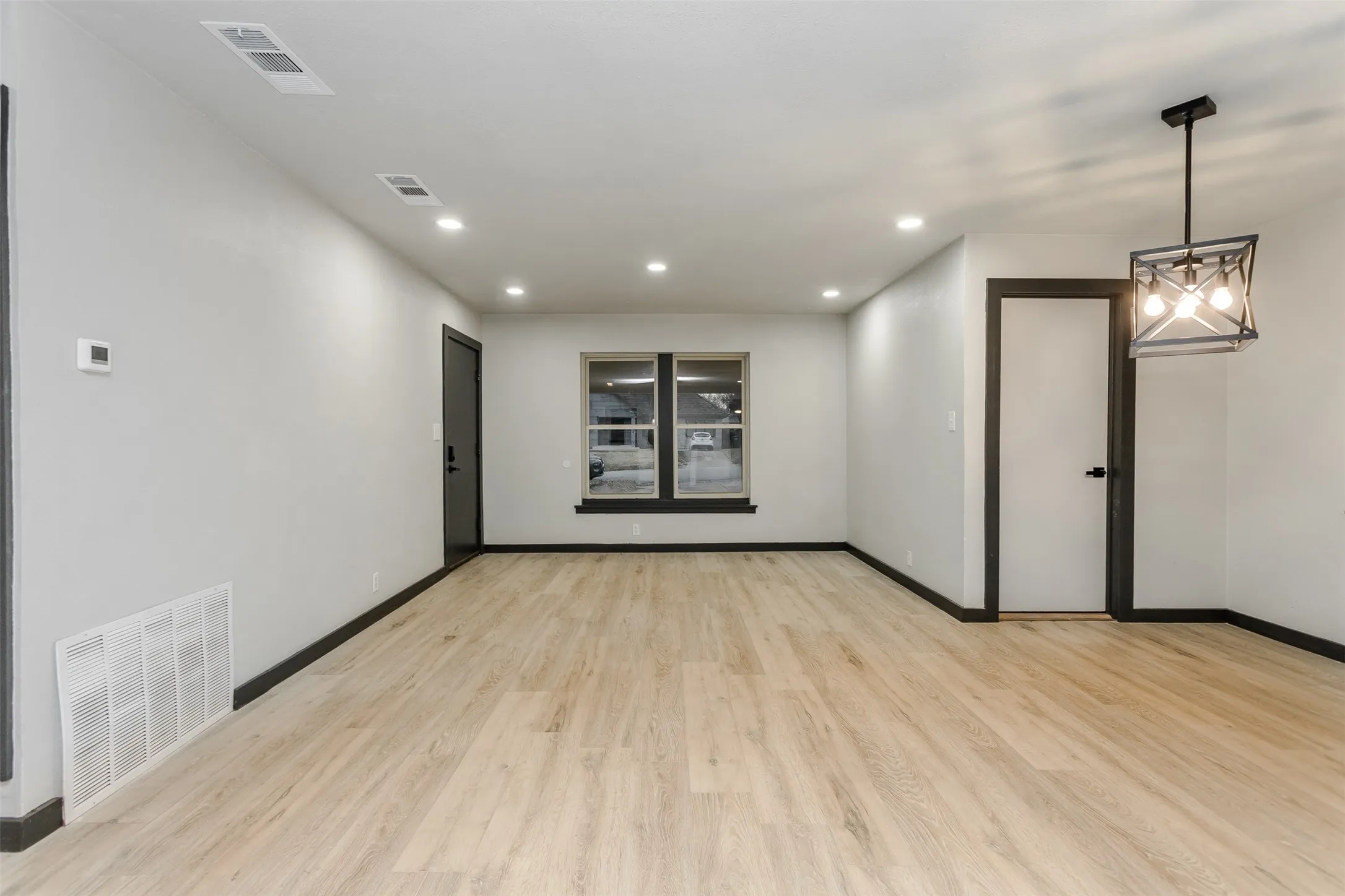 Single Family Residence For Sale in Tarrant County , 4520 Geddes Avenue, Fort Worth, Texas 76107, 4 Bedroom, 3 Bathroom, 1 Garage spaces, 2,476 Sqft, built in 1952, mls#21181175, Real Estate Agent in Fort Worth, Homes For Sale in Tarrant county, Homes For Sale in Fort Worth, Realtor in Fort Worth Texas, Real Estate Brokerage Independent Realty Texas, Luminita Cordes Realtor