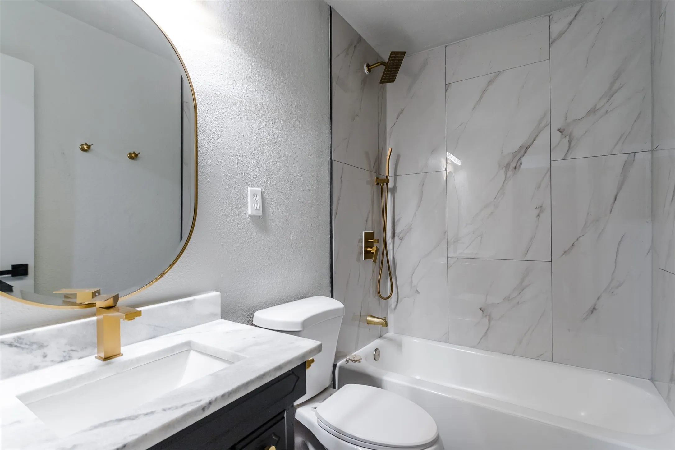 Single Family Residence For Sale in Tarrant County , 4520 Geddes Avenue, Fort Worth, Texas 76107, 4 Bedroom, 3 Bathroom, 1 Garage spaces, 2,476 Sqft, built in 1952, mls#21181175, Real Estate Agent in Fort Worth, Homes For Sale in Tarrant county, Homes For Sale in Fort Worth, Realtor in Fort Worth Texas, Real Estate Brokerage Independent Realty Texas, Luminita Cordes Realtor