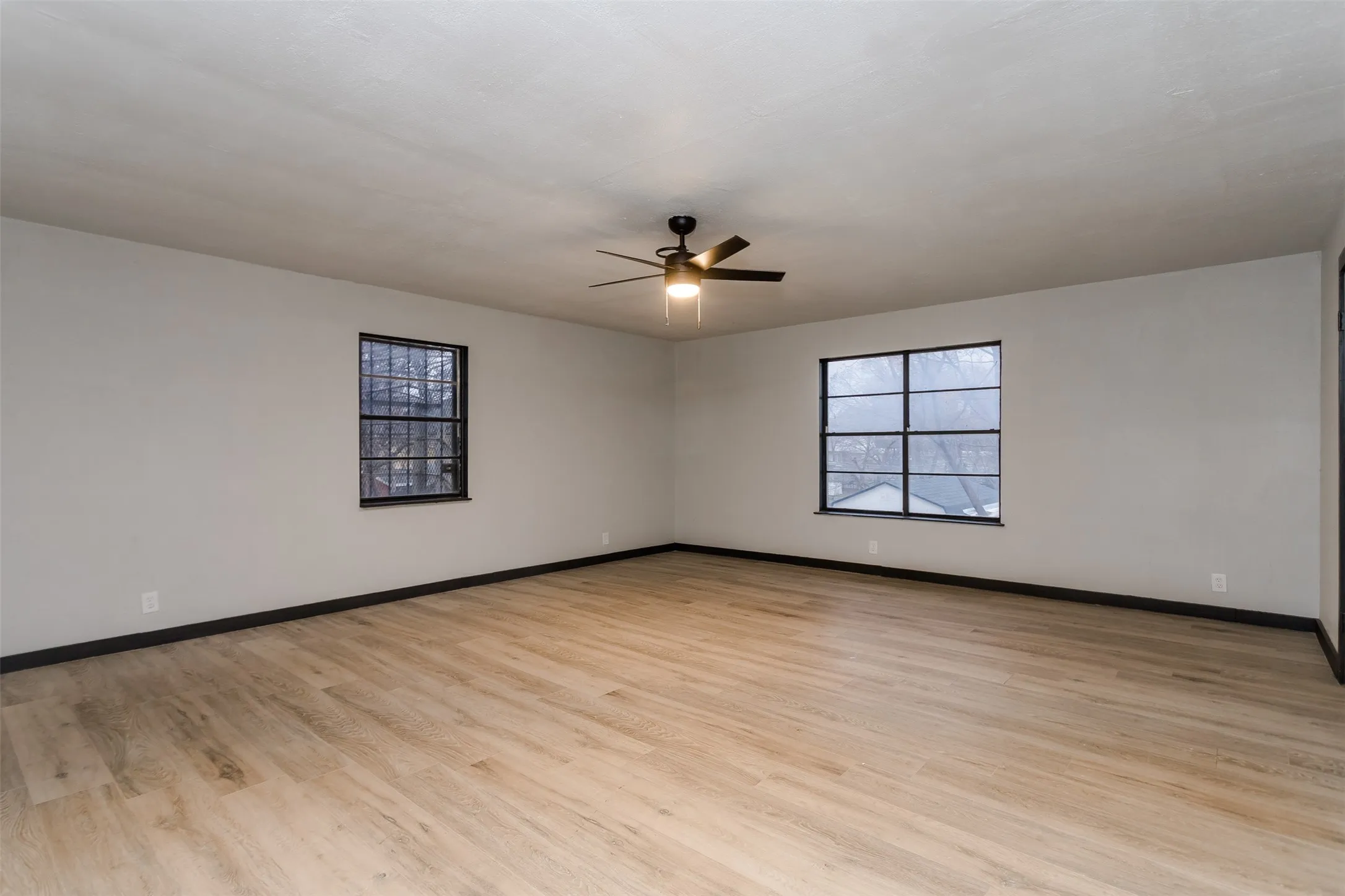 Single Family Residence For Sale in Tarrant County , 4520 Geddes Avenue, Fort Worth, Texas 76107, 4 Bedroom, 3 Bathroom, 1 Garage spaces, 2,476 Sqft, built in 1952, mls#21181175, Real Estate Agent in Fort Worth, Homes For Sale in Tarrant county, Homes For Sale in Fort Worth, Realtor in Fort Worth Texas, Real Estate Brokerage Independent Realty Texas, Luminita Cordes Realtor