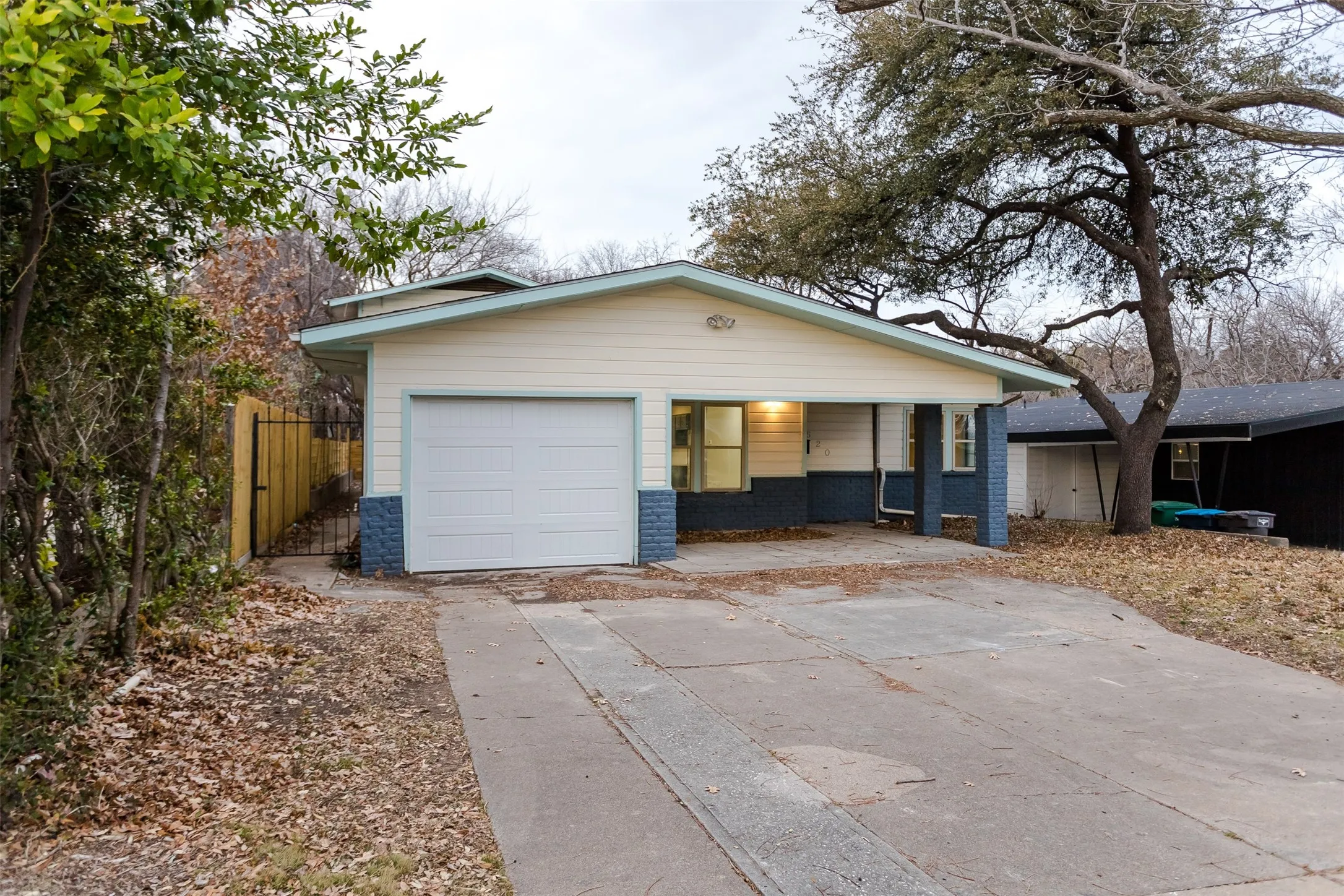 Single Family Residence For Sale in Tarrant County , 4520 Geddes Avenue, Fort Worth, Texas 76107, 4 Bedroom, 3 Bathroom, 1 Garage spaces, 2,476 Sqft, built in 1952, mls#21181175, Real Estate Agent in Fort Worth, Homes For Sale in Tarrant county, Homes For Sale in Fort Worth, Realtor in Fort Worth Texas, Real Estate Brokerage Independent Realty Texas, Luminita Cordes Realtor