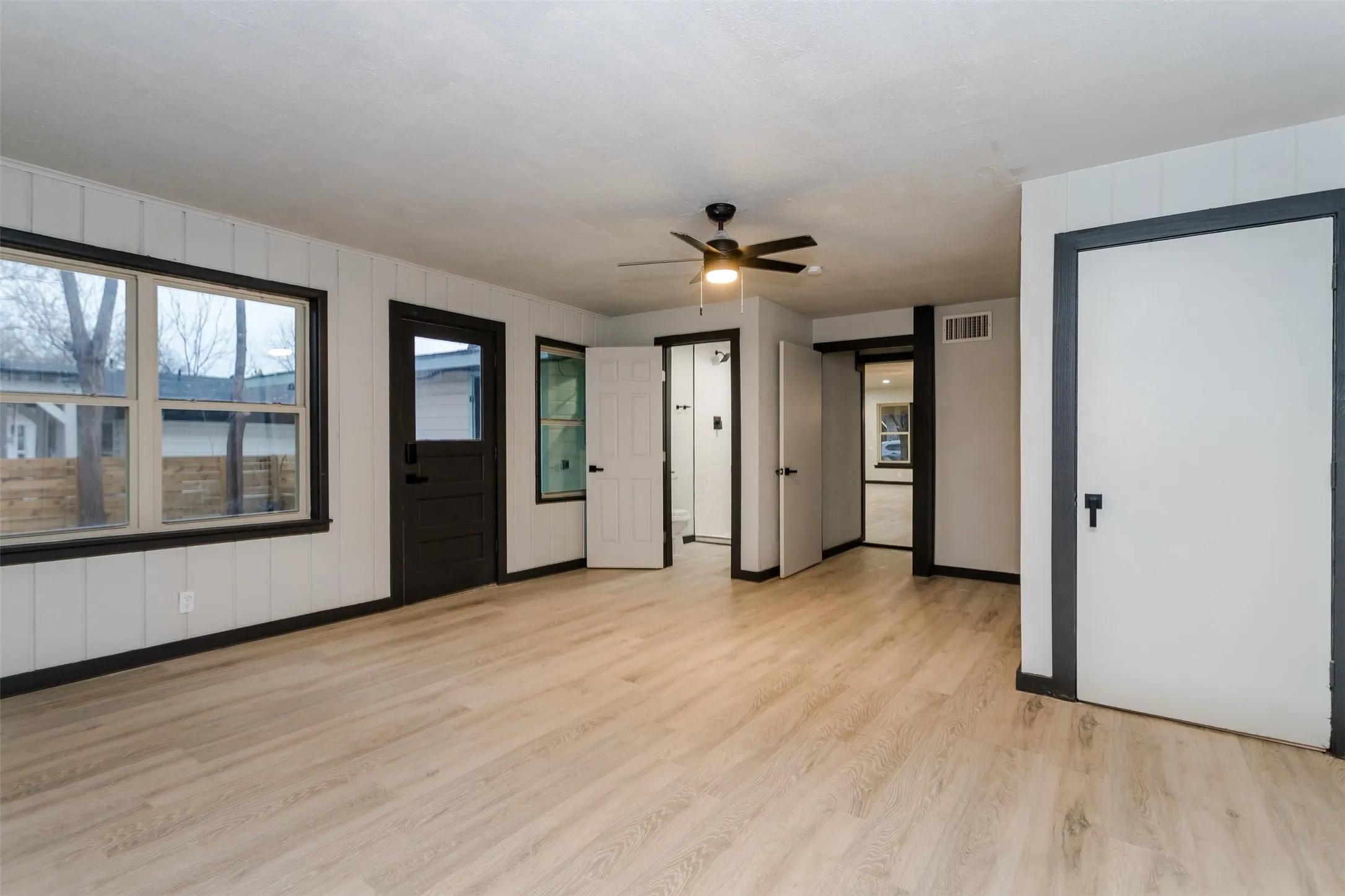 Single Family Residence For Sale in Tarrant County , 4520 Geddes Avenue, Fort Worth, Texas 76107, 4 Bedroom, 3 Bathroom, 1 Garage spaces, 2,476 Sqft, built in 1952, mls#21181175, Real Estate Agent in Fort Worth, Homes For Sale in Tarrant county, Homes For Sale in Fort Worth, Realtor in Fort Worth Texas, Real Estate Brokerage Independent Realty Texas, Luminita Cordes Realtor