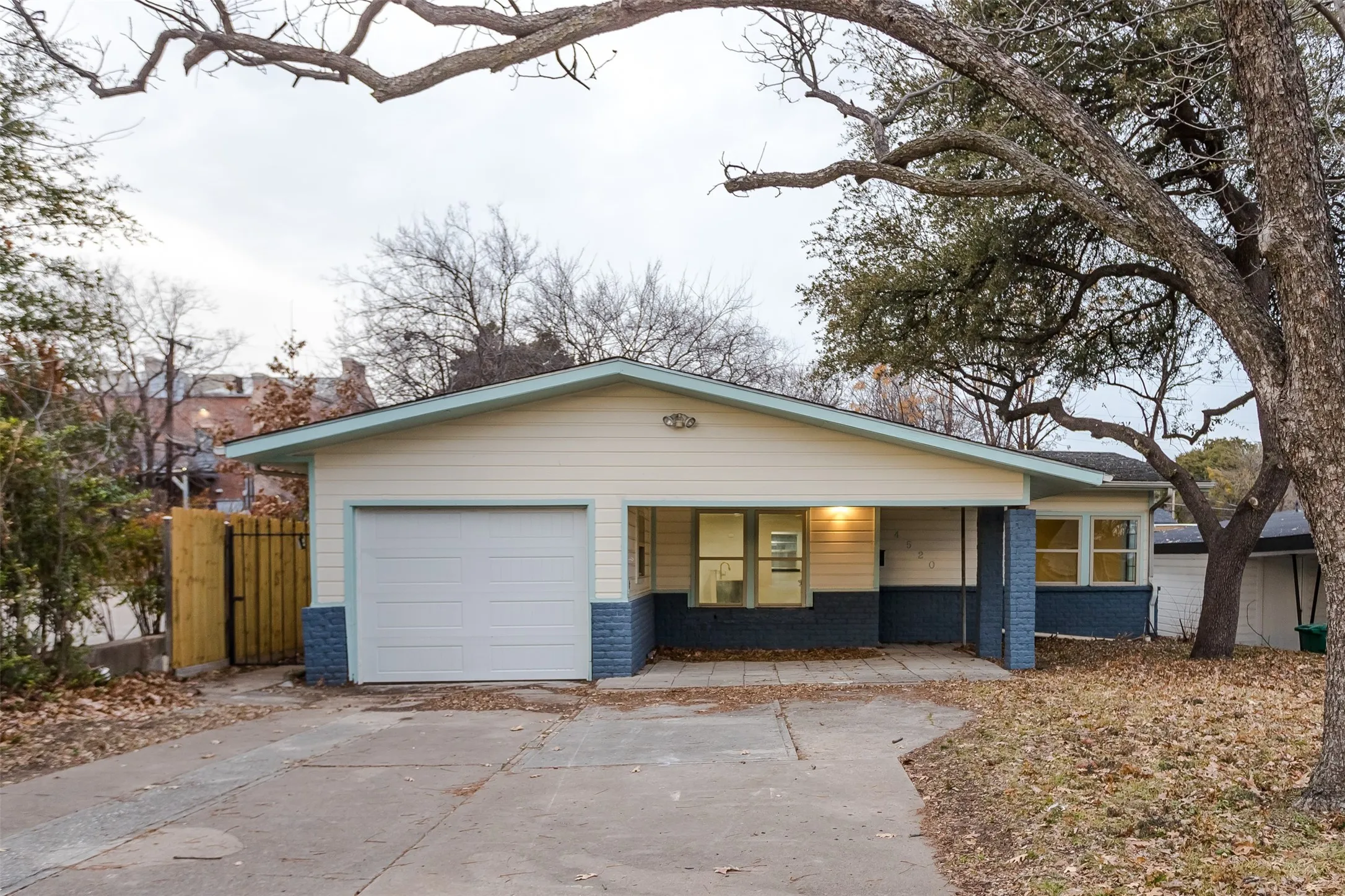 Single Family Residence For Sale in Tarrant County , 4520 Geddes Avenue, Fort Worth, Texas 76107, 4 Bedroom, 3 Bathroom, 1 Garage spaces, 2,476 Sqft, built in 1952, mls#21181175, Real Estate Agent in Fort Worth, Homes For Sale in Tarrant county, Homes For Sale in Fort Worth, Realtor in Fort Worth Texas, Real Estate Brokerage Independent Realty Texas, Luminita Cordes Realtor
