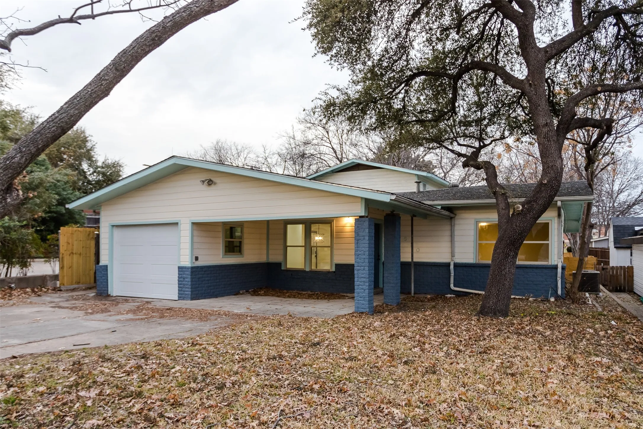 Single Family Residence For Sale in Tarrant County , 4520 Geddes Avenue, Fort Worth, Texas 76107, 4 Bedroom, 3 Bathroom, 1 Garage spaces, 2,476 Sqft, built in 1952, mls#21181175, Real Estate Agent in Fort Worth, Homes For Sale in Tarrant county, Homes For Sale in Fort Worth, Realtor in Fort Worth Texas, Real Estate Brokerage Independent Realty Texas, Luminita Cordes Realtor