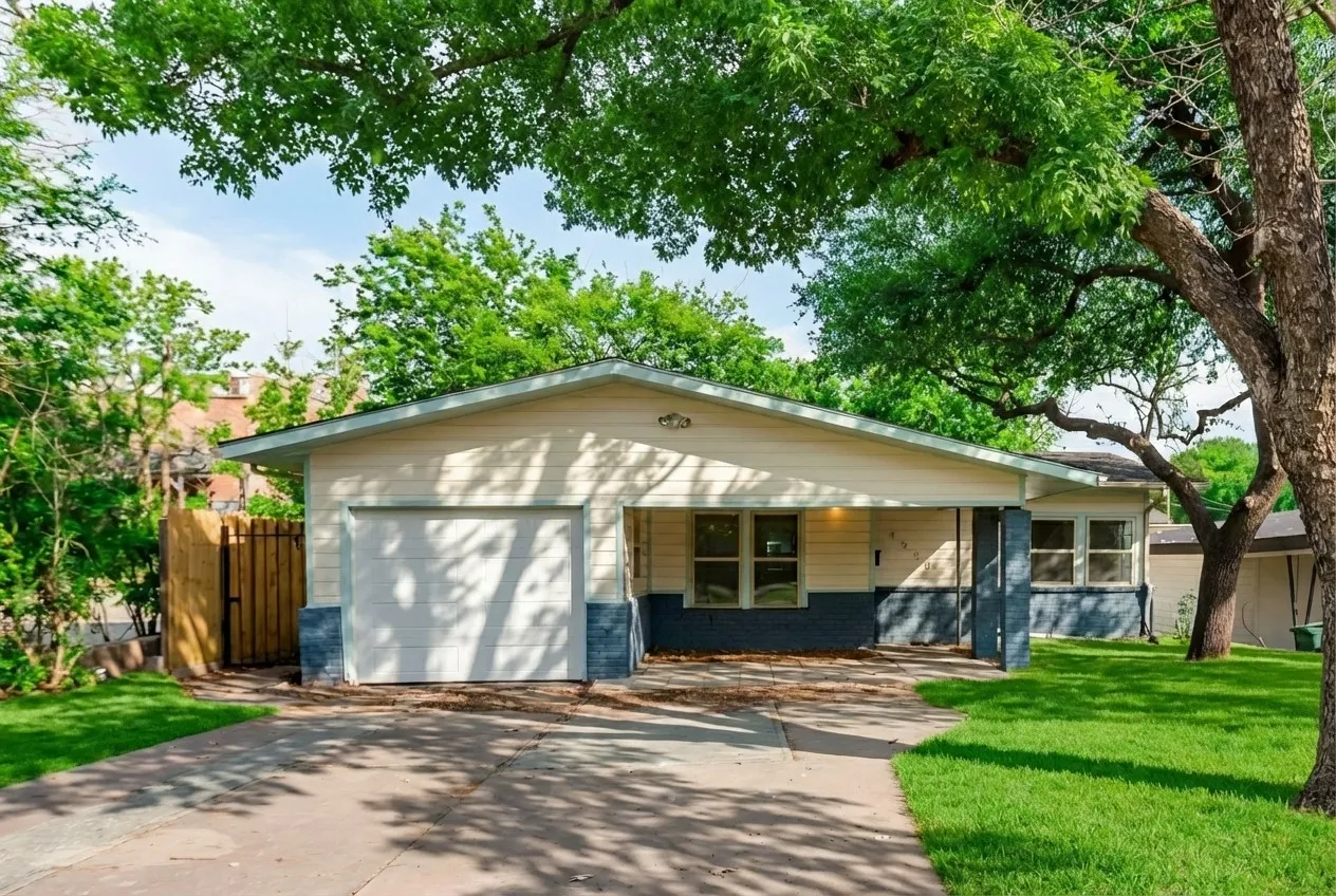 Single Family Residence For Sale in Tarrant County , 4520 Geddes Avenue, Fort Worth, Texas 76107, 4 Bedroom, 3 Bathroom, 1 Garage spaces, 2,476 Sqft, built in 1952, mls#21181175, Real Estate Agent in Fort Worth, Homes For Sale in Tarrant county, Homes For Sale in Fort Worth, Realtor in Fort Worth Texas, Real Estate Brokerage Independent Realty Texas, Luminita Cordes Realtor
