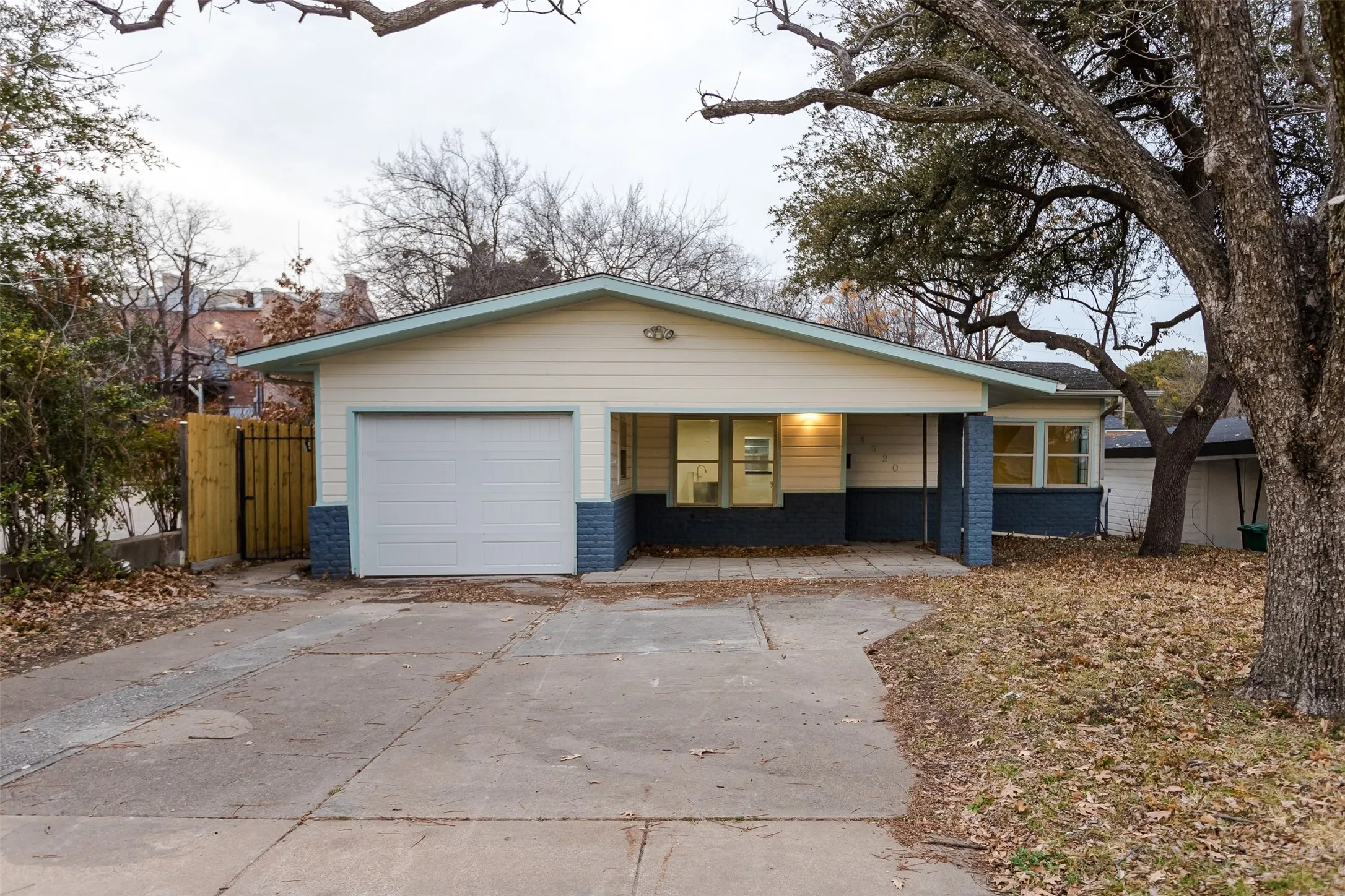 Single Family Residence For Sale in Tarrant County , 4520 Geddes Avenue, Fort Worth, Texas 76107, 4 Bedroom, 3 Bathroom, 1 Garage spaces, 2,476 Sqft, built in 1952, mls#21181175, Real Estate Agent in Fort Worth, Homes For Sale in Tarrant county, Homes For Sale in Fort Worth, Realtor in Fort Worth Texas, Real Estate Brokerage Independent Realty Texas, Luminita Cordes Realtor
