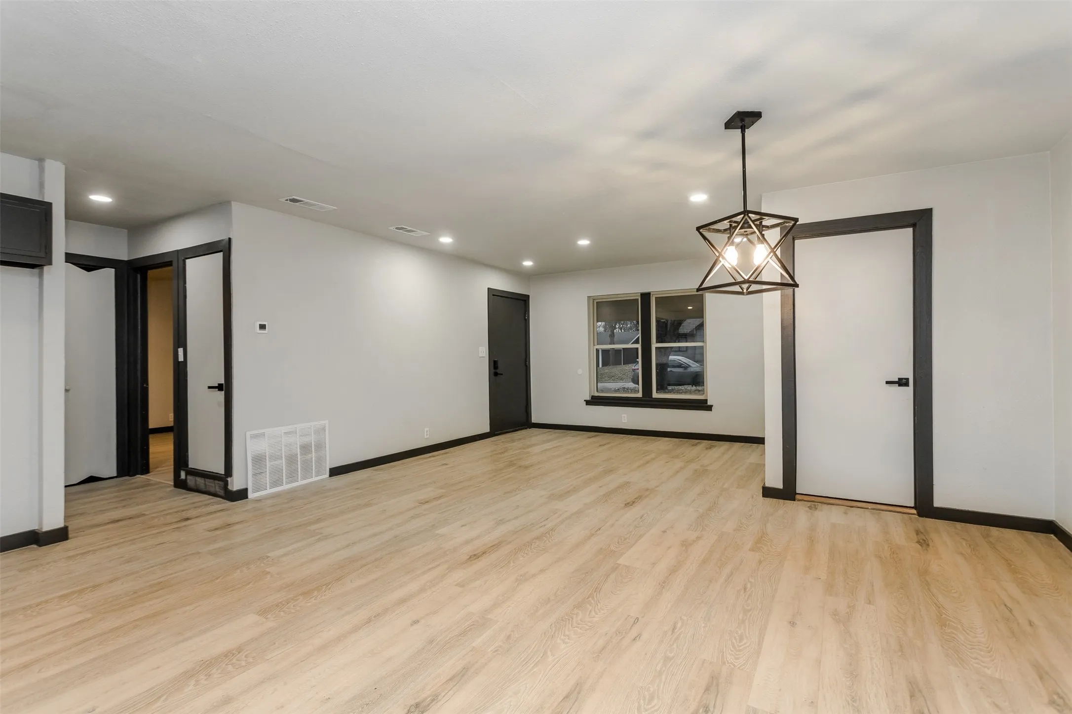 Single Family Residence For Sale in Tarrant County , 4520 Geddes Avenue, Fort Worth, Texas 76107, 4 Bedroom, 3 Bathroom, 1 Garage spaces, 2,476 Sqft, built in 1952, mls#21181175, Real Estate Agent in Fort Worth, Homes For Sale in Tarrant county, Homes For Sale in Fort Worth, Realtor in Fort Worth Texas, Real Estate Brokerage Independent Realty Texas, Luminita Cordes Realtor