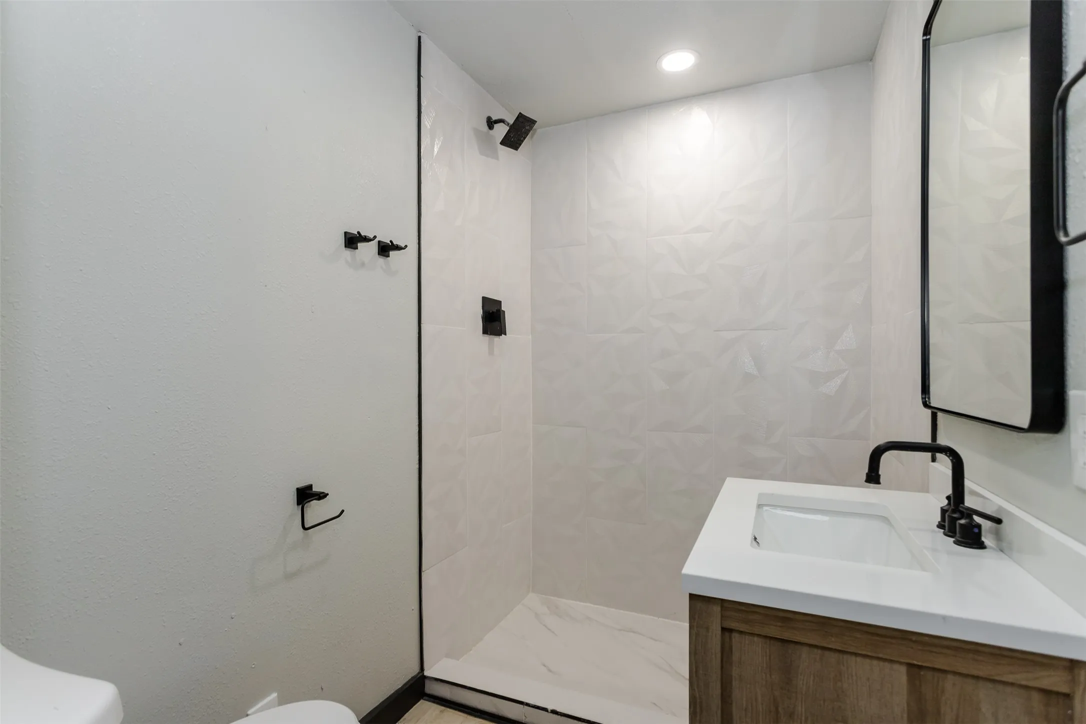 Single Family Residence For Sale in Tarrant County , 4520 Geddes Avenue, Fort Worth, Texas 76107, 4 Bedroom, 3 Bathroom, 1 Garage spaces, 2,476 Sqft, built in 1952, mls#21181175, Real Estate Agent in Fort Worth, Homes For Sale in Tarrant county, Homes For Sale in Fort Worth, Realtor in Fort Worth Texas, Real Estate Brokerage Independent Realty Texas, Luminita Cordes Realtor