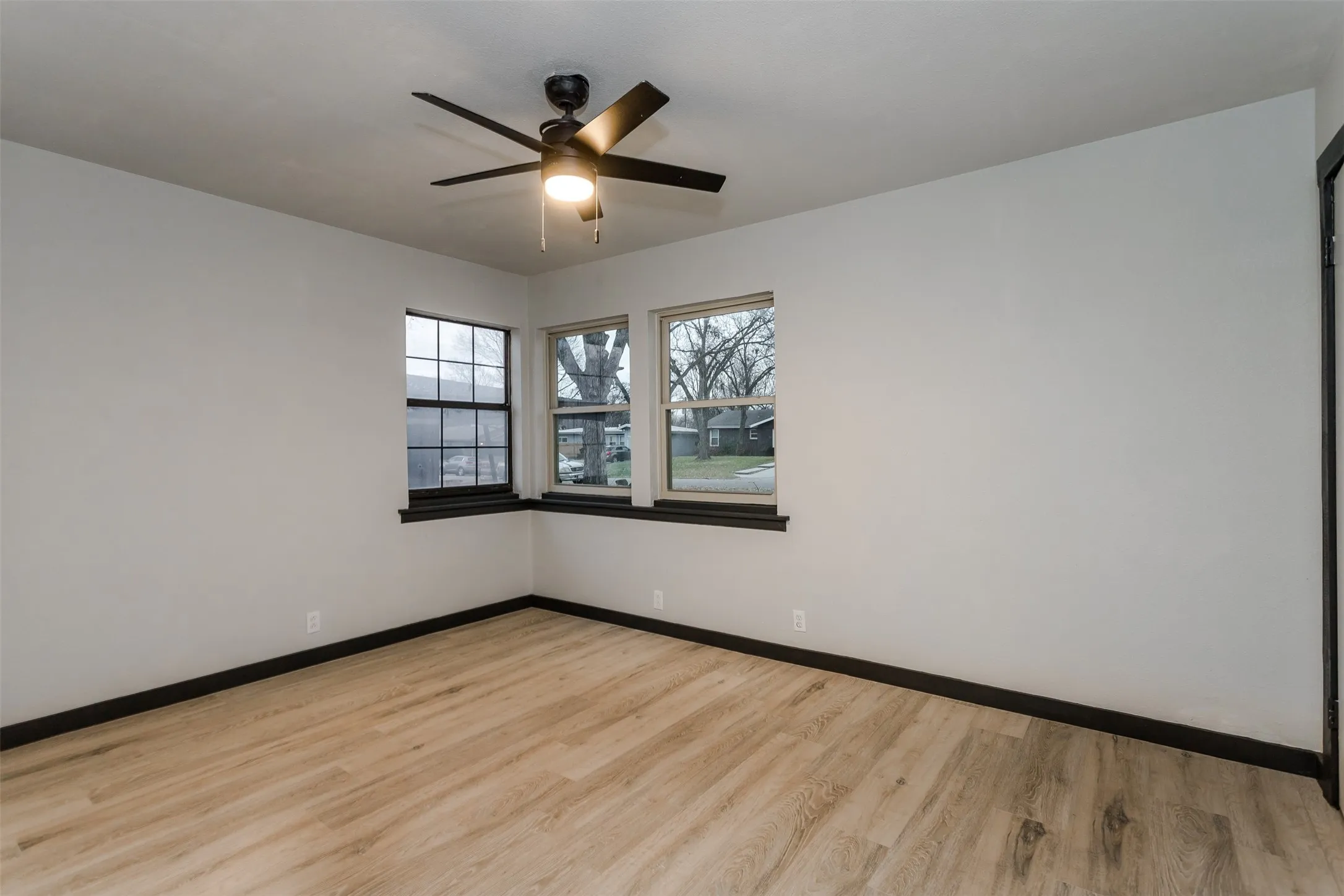 Single Family Residence For Sale in Tarrant County , 4520 Geddes Avenue, Fort Worth, Texas 76107, 4 Bedroom, 3 Bathroom, 1 Garage spaces, 2,476 Sqft, built in 1952, mls#21181175, Real Estate Agent in Fort Worth, Homes For Sale in Tarrant county, Homes For Sale in Fort Worth, Realtor in Fort Worth Texas, Real Estate Brokerage Independent Realty Texas, Luminita Cordes Realtor
