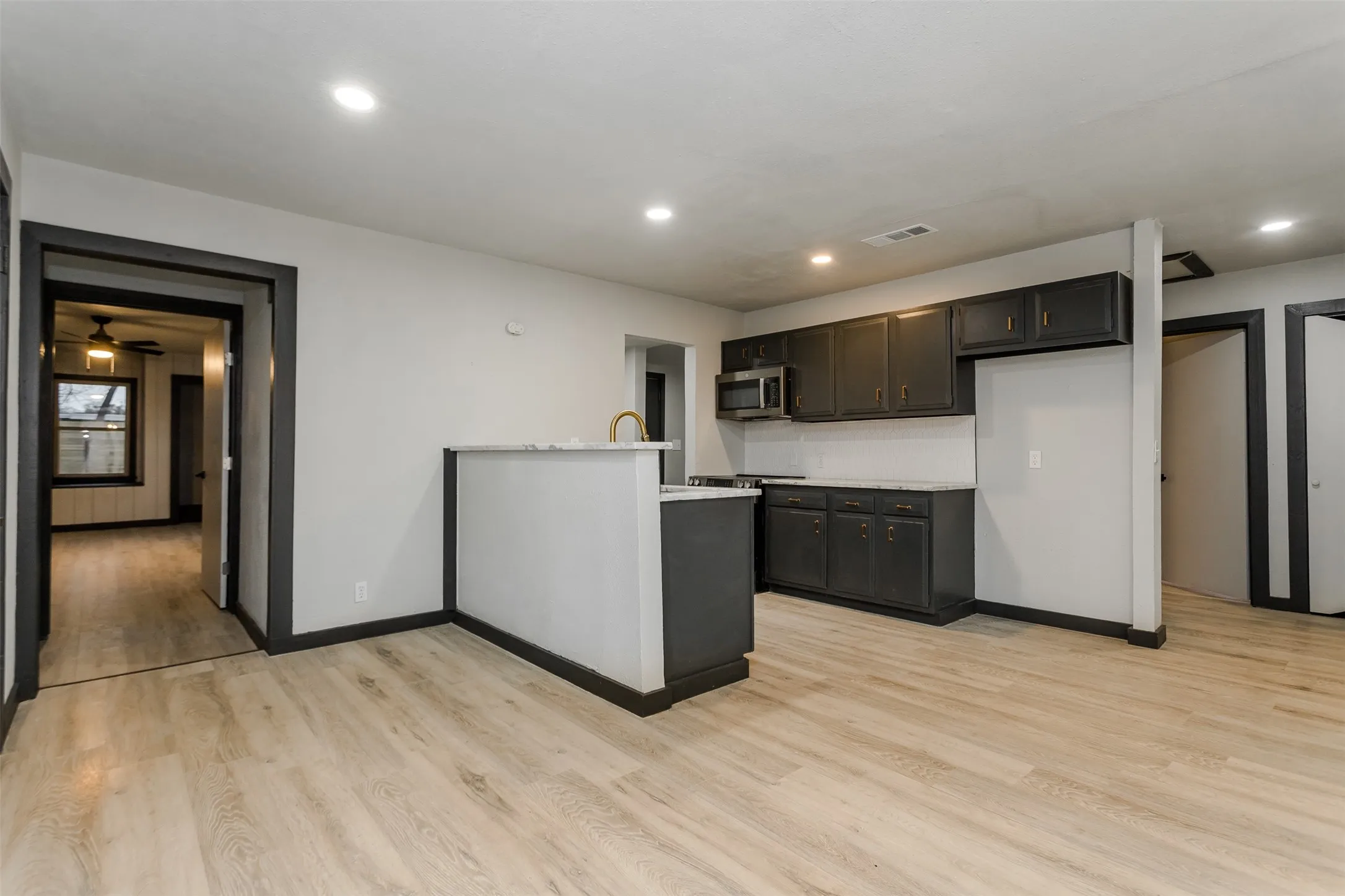 Single Family Residence For Sale in Tarrant County , 4520 Geddes Avenue, Fort Worth, Texas 76107, 4 Bedroom, 3 Bathroom, 1 Garage spaces, 2,476 Sqft, built in 1952, mls#21181175, Real Estate Agent in Fort Worth, Homes For Sale in Tarrant county, Homes For Sale in Fort Worth, Realtor in Fort Worth Texas, Real Estate Brokerage Independent Realty Texas, Luminita Cordes Realtor