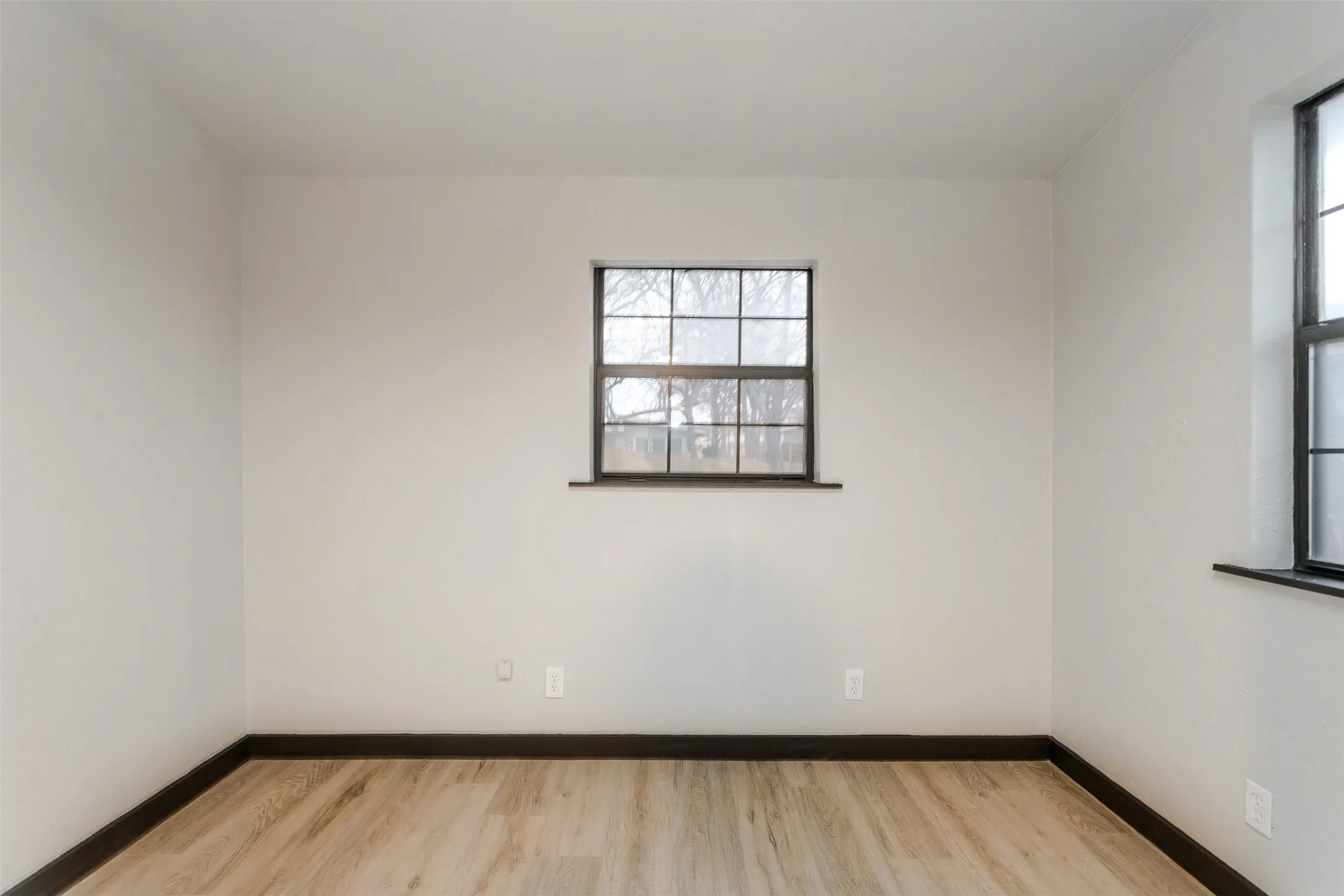 Single Family Residence For Sale in Tarrant County , 4520 Geddes Avenue, Fort Worth, Texas 76107, 4 Bedroom, 3 Bathroom, 1 Garage spaces, 2,476 Sqft, built in 1952, mls#21181175, Real Estate Agent in Fort Worth, Homes For Sale in Tarrant county, Homes For Sale in Fort Worth, Realtor in Fort Worth Texas, Real Estate Brokerage Independent Realty Texas, Luminita Cordes Realtor