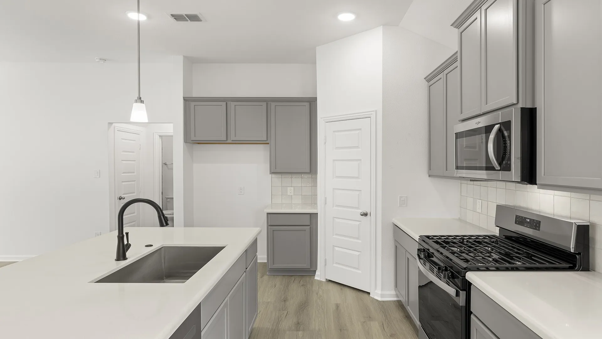 10. 748 Hidden Feather - Kitchen (3)