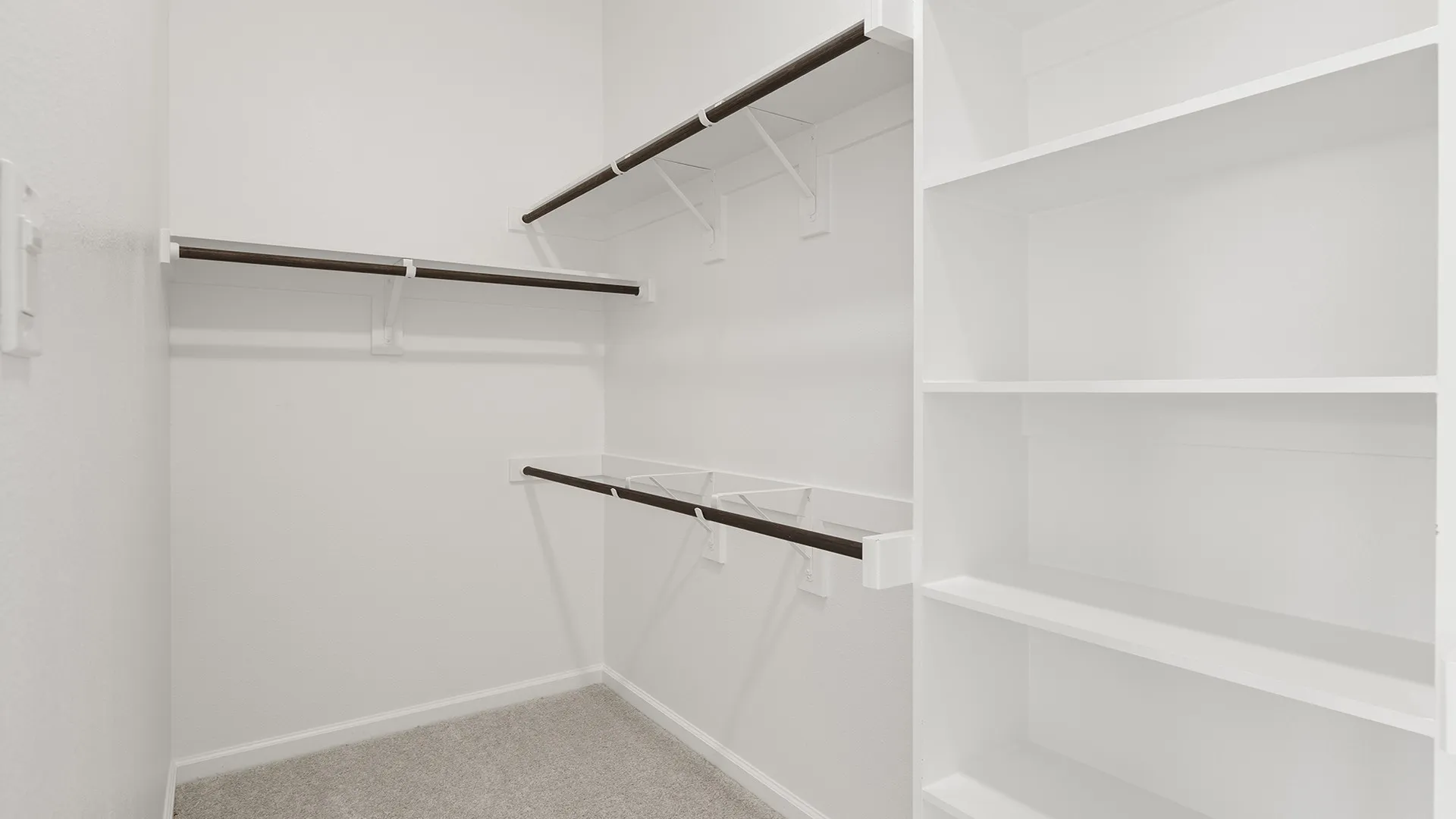 18. 748 Hidden Feather - Closet