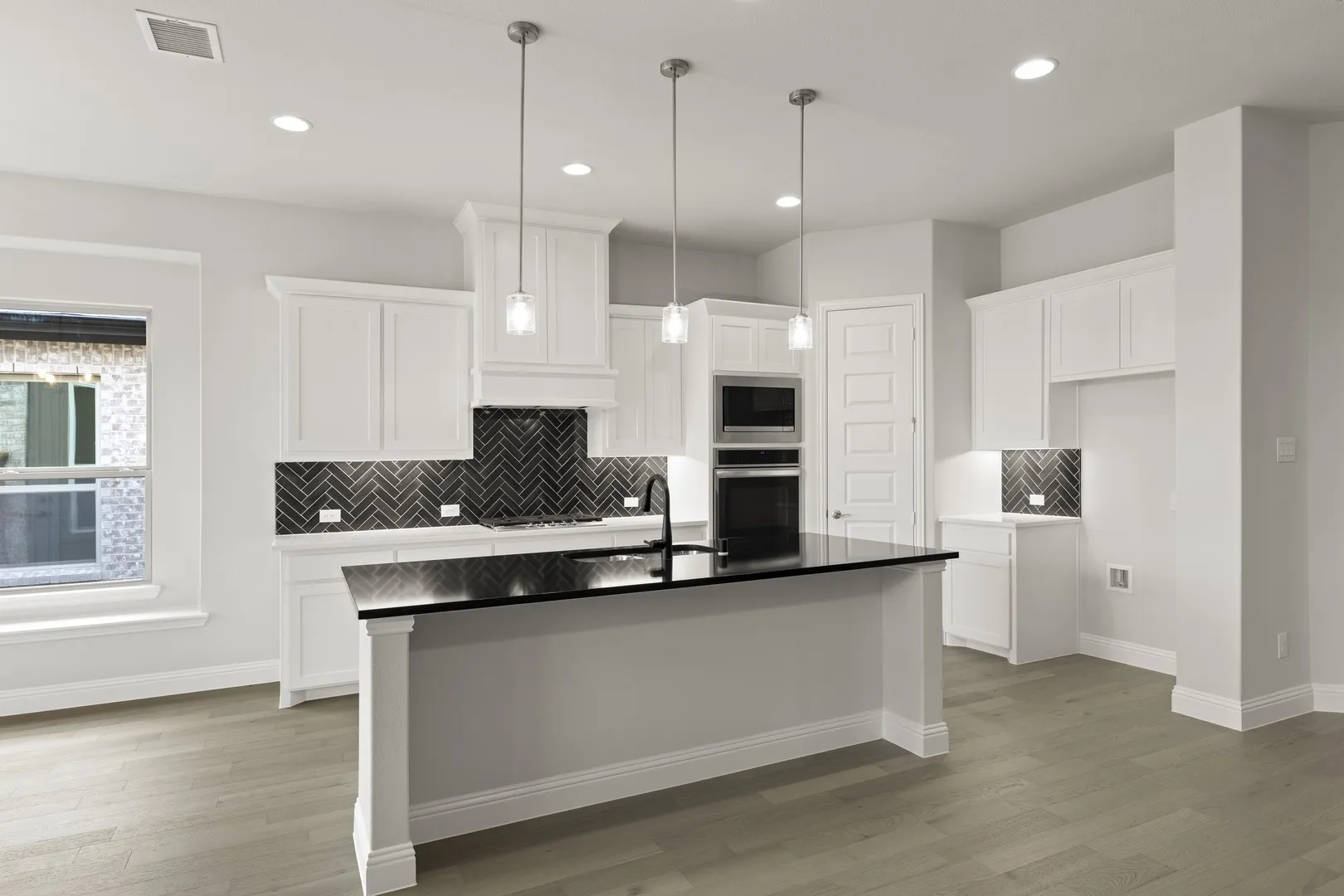 8_10. 3301 Agnew - Kitchen (2)