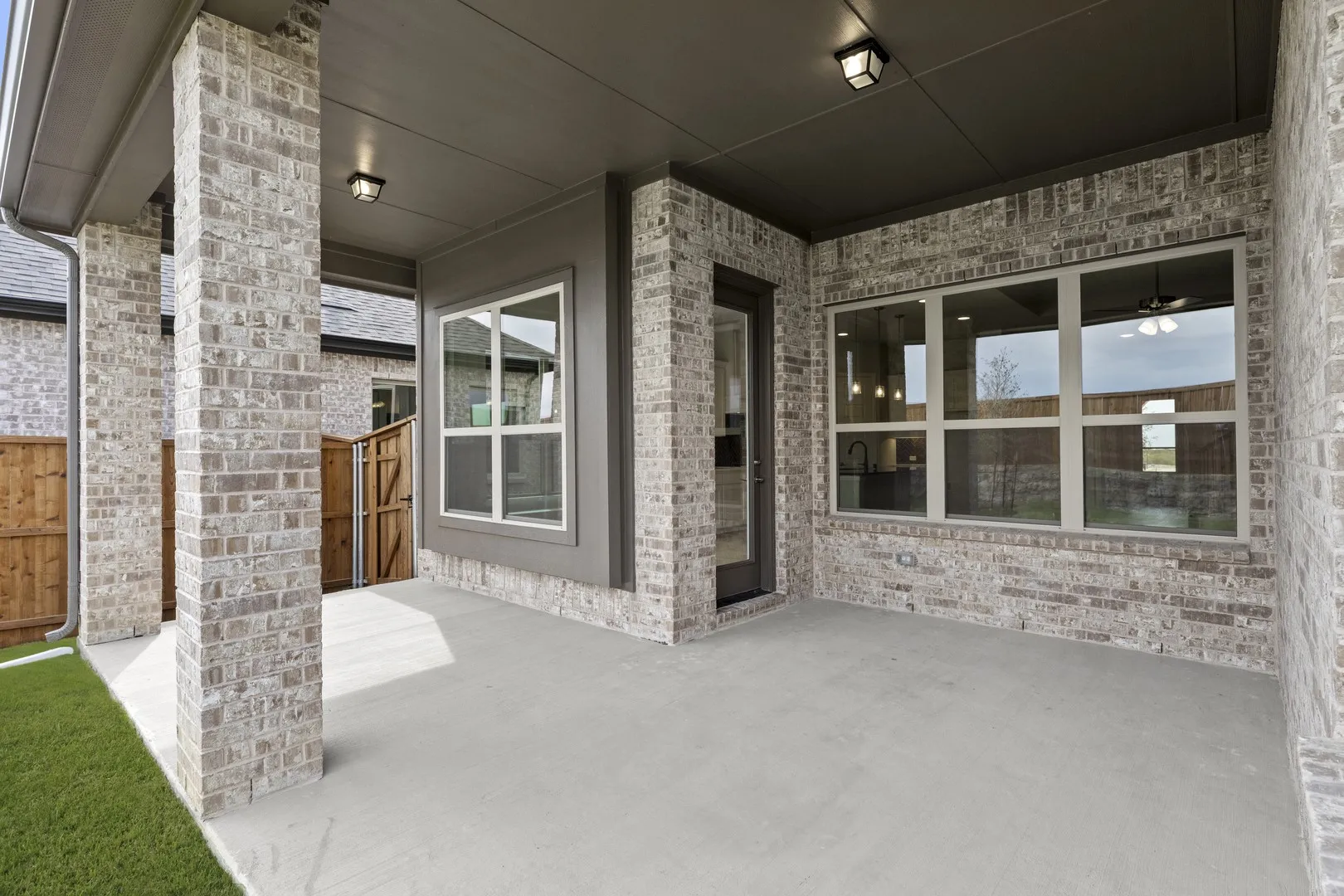 24_25. 3301 Agnew - Patio