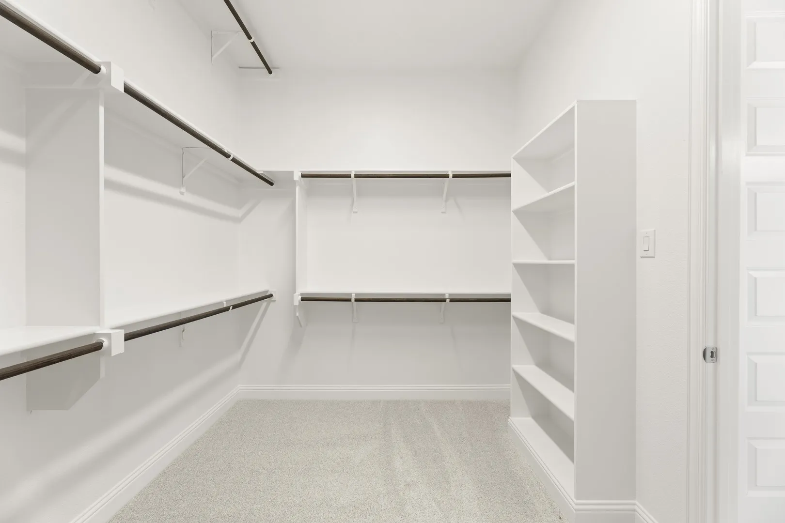 17_19. 3301 Agnew - Closet