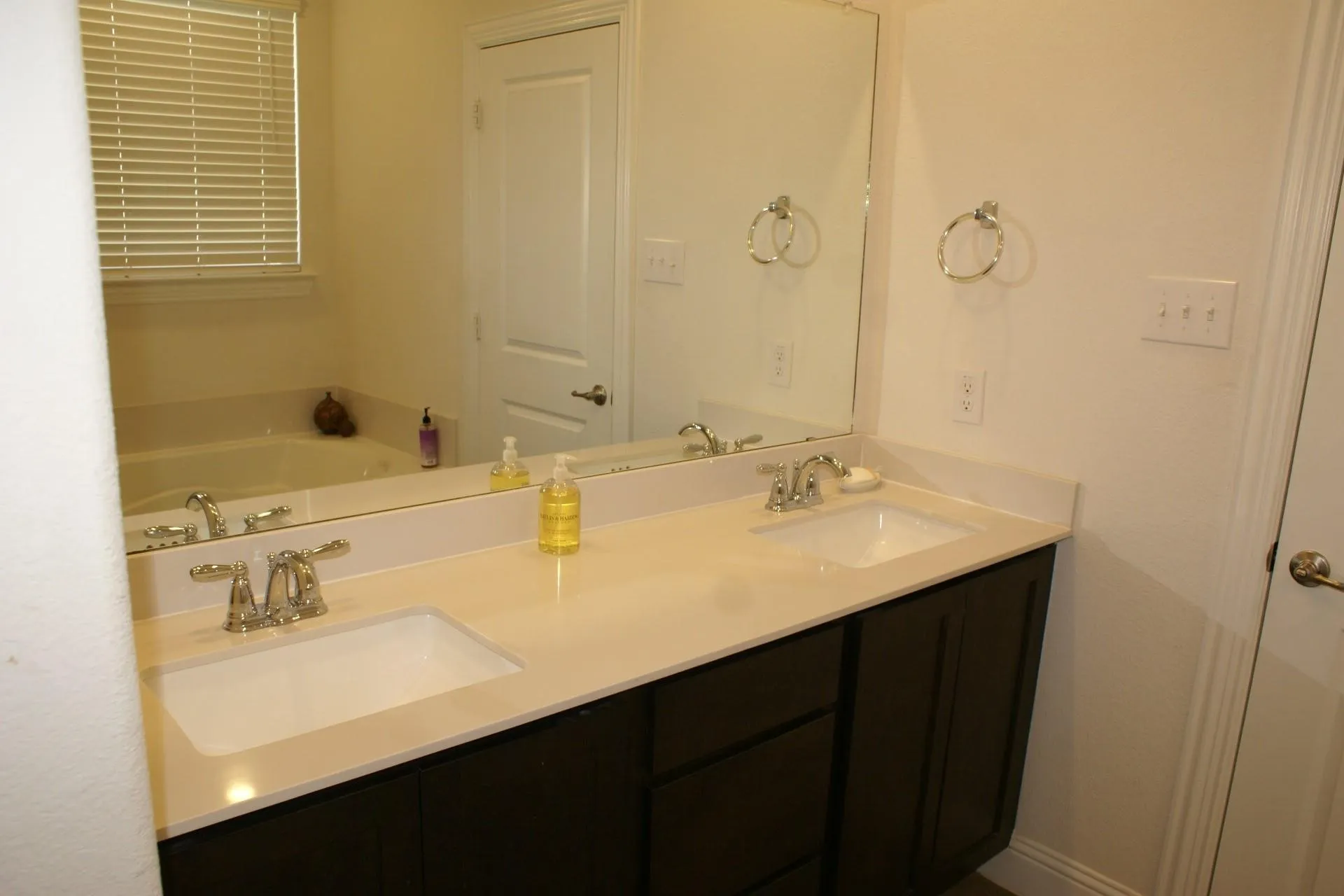 Single Family Residence For Sale in Denton County , 11132 Ranchera Drive, Aubrey, Texas 76227, 3 Bedroom, 2 Bathroom, 2 Garage spaces, 1,644 Sqft, built in 2021, Price $309,900, mls#21181216, Real Estate Agent in Aubrey, Homes For Sale in Denton county, Homes For Sale in Aubrey, Realtor in Aubrey Texas, Real Estate Brokerage Independent Realty Texas, Luminita Cordes Realtor