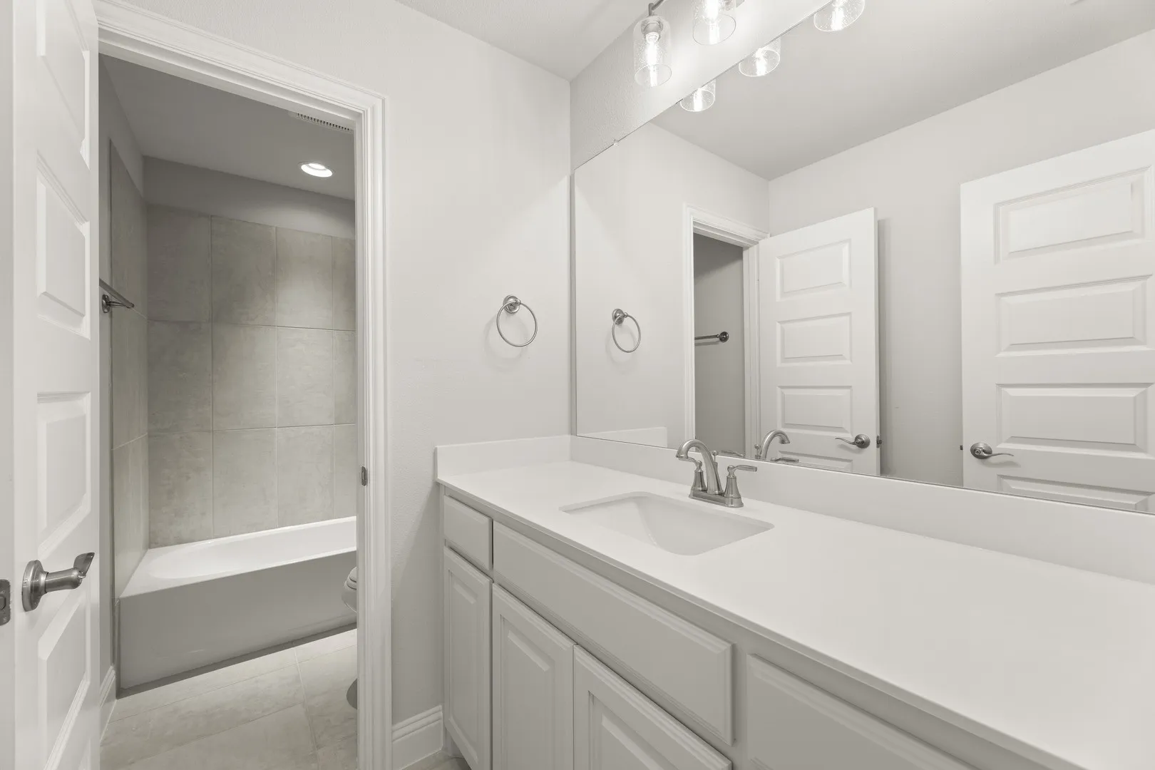 22_24. 3229 Agnew - 2ND Bath