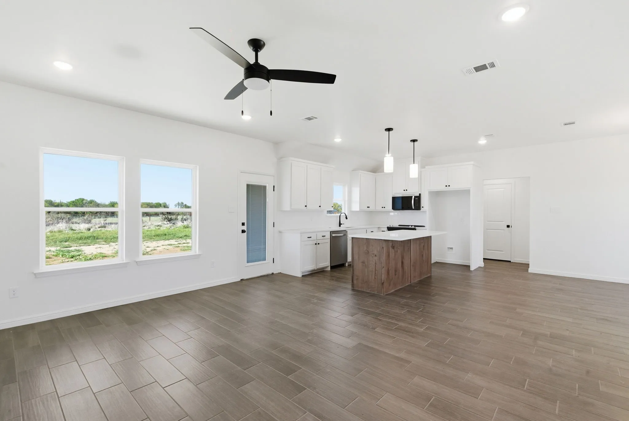 Single Family Residence For Sale in Hood County , 248 Yawney Drive, Lipan, Texas 76462, 3 Bedroom, 2 Bathroom, 1 Garage spaces, 1,557 Sqft, built in 2026, mls#21181262, Real Estate Agent in Lipan, Homes For Sale in Hood county, Homes For Sale in Lipan, Realtor in Lipan Texas, Real Estate Brokerage Independent Realty Texas, Luminita Cordes Realtor