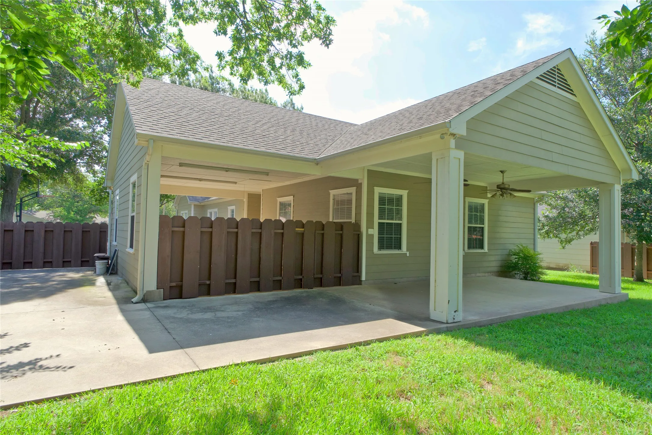 Single Family Residence For Sale in Cooke County , 613 N Main Street, Muenster, Texas 76252, 3 Bedrooms, 2 Bathrooms, Garage spaces, 1,707 Sqft, built in 1939, Price $345,900, mls#21181291, Real Estate Agent in Muenster, Homes For Sale in Cooke county, Homes For Sale in Muenster, Realtor in Muenster Texas, Real Estate Brokerage Independent Realty Texas, Luminita Cordes Realtor