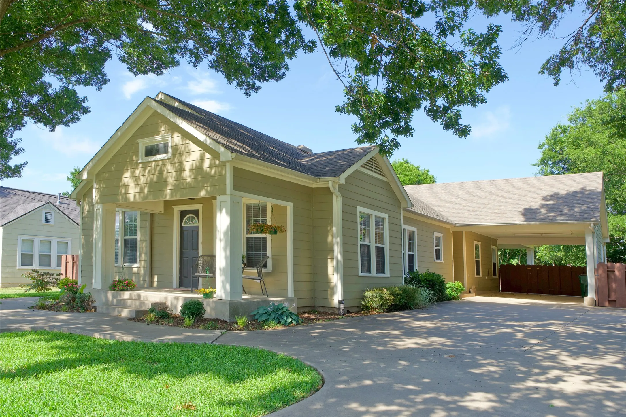 Single Family Residence For Sale in Cooke County , 613 N Main Street, Muenster, Texas 76252, 3 Bedrooms, 2 Bathrooms, Garage spaces, 1,707 Sqft, built in 1939, Price $345,900, mls#21181291, Real Estate Agent in Muenster, Homes For Sale in Cooke county, Homes For Sale in Muenster, Realtor in Muenster Texas, Real Estate Brokerage Independent Realty Texas, Luminita Cordes Realtor