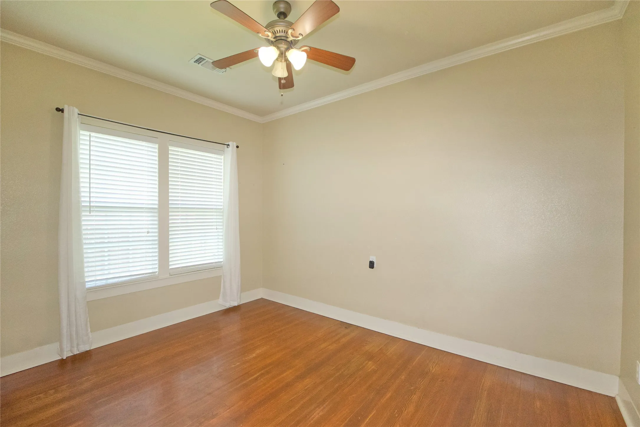 Single Family Residence For Sale in Cooke County , 613 N Main Street, Muenster, Texas 76252, 3 Bedrooms, 2 Bathrooms, Garage spaces, 1,707 Sqft, built in 1939, Price $345,900, mls#21181291, Real Estate Agent in Muenster, Homes For Sale in Cooke county, Homes For Sale in Muenster, Realtor in Muenster Texas, Real Estate Brokerage Independent Realty Texas, Luminita Cordes Realtor