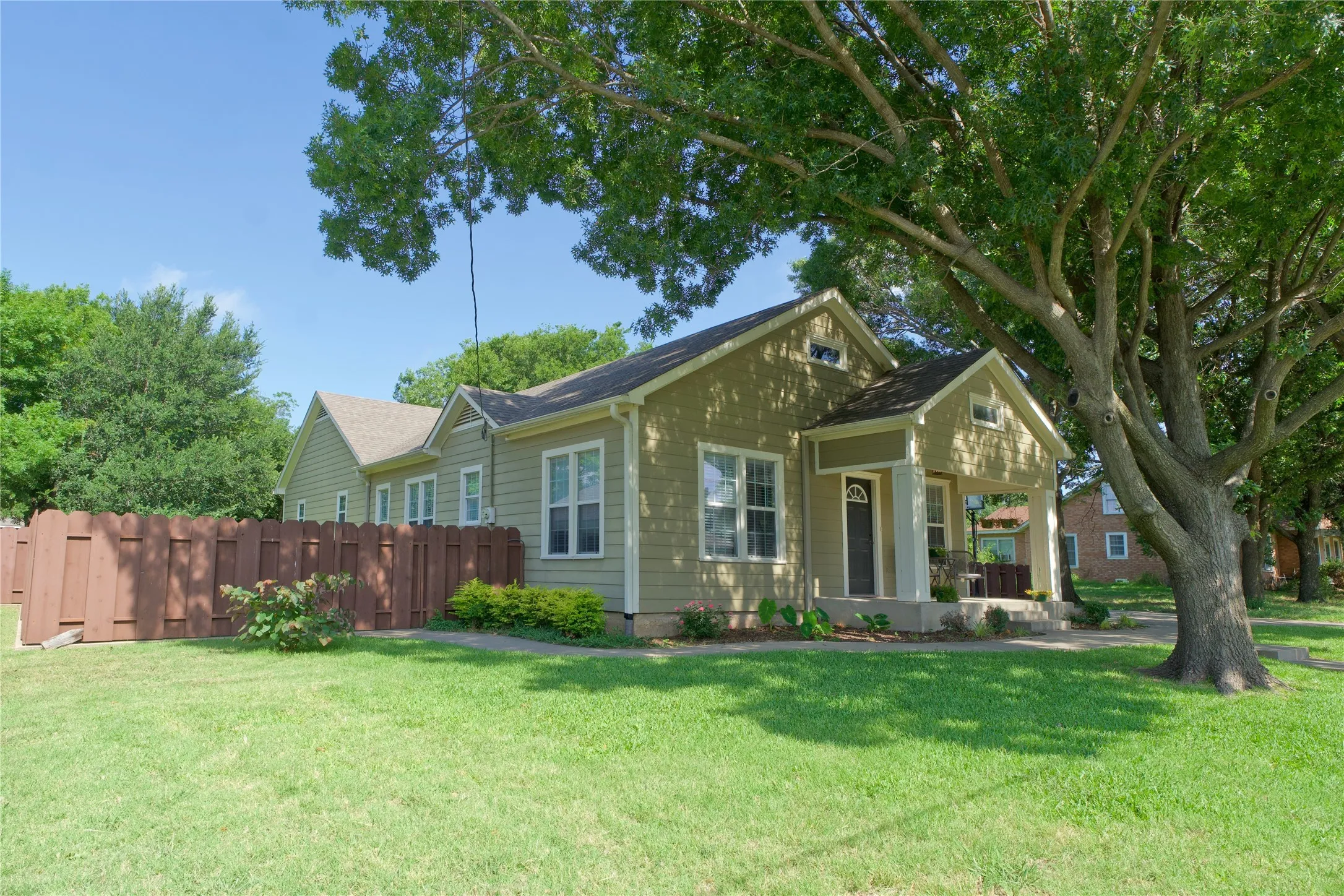 Single Family Residence For Sale in Cooke County , 613 N Main Street, Muenster, Texas 76252, 3 Bedrooms, 2 Bathrooms, Garage spaces, 1,707 Sqft, built in 1939, Price $345,900, mls#21181291, Real Estate Agent in Muenster, Homes For Sale in Cooke county, Homes For Sale in Muenster, Realtor in Muenster Texas, Real Estate Brokerage Independent Realty Texas, Luminita Cordes Realtor