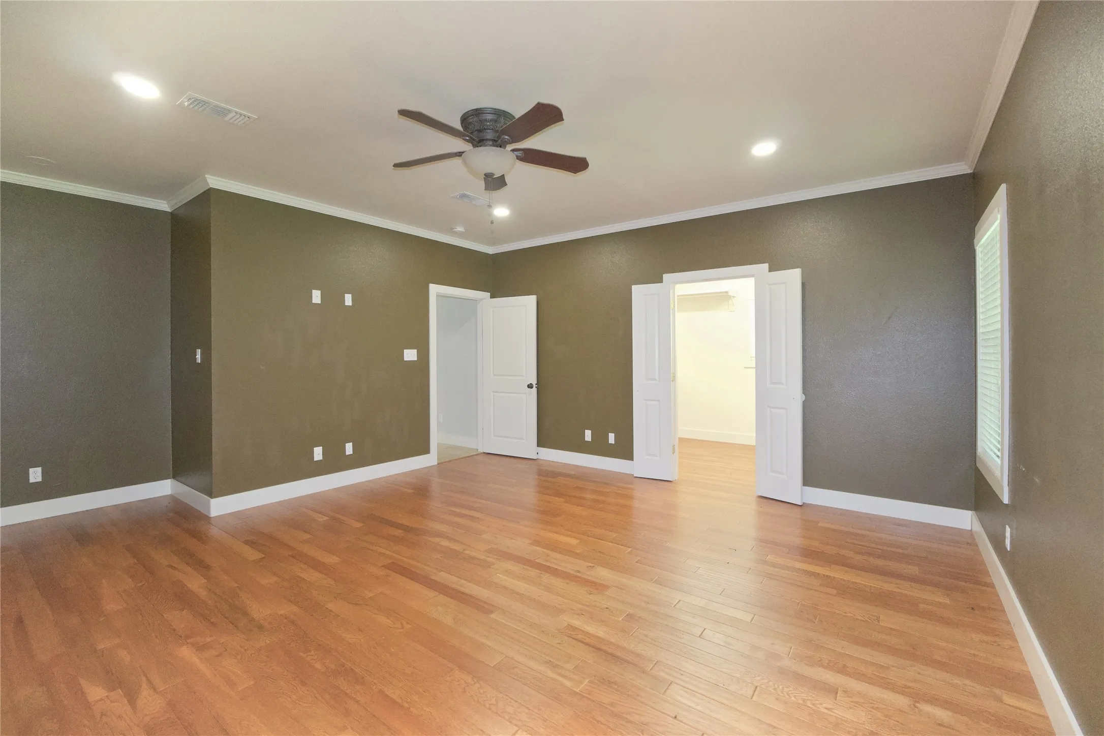 Single Family Residence For Sale in Cooke County , 613 N Main Street, Muenster, Texas 76252, 3 Bedrooms, 2 Bathrooms, Garage spaces, 1,707 Sqft, built in 1939, Price $345,900, mls#21181291, Real Estate Agent in Muenster, Homes For Sale in Cooke county, Homes For Sale in Muenster, Realtor in Muenster Texas, Real Estate Brokerage Independent Realty Texas, Luminita Cordes Realtor