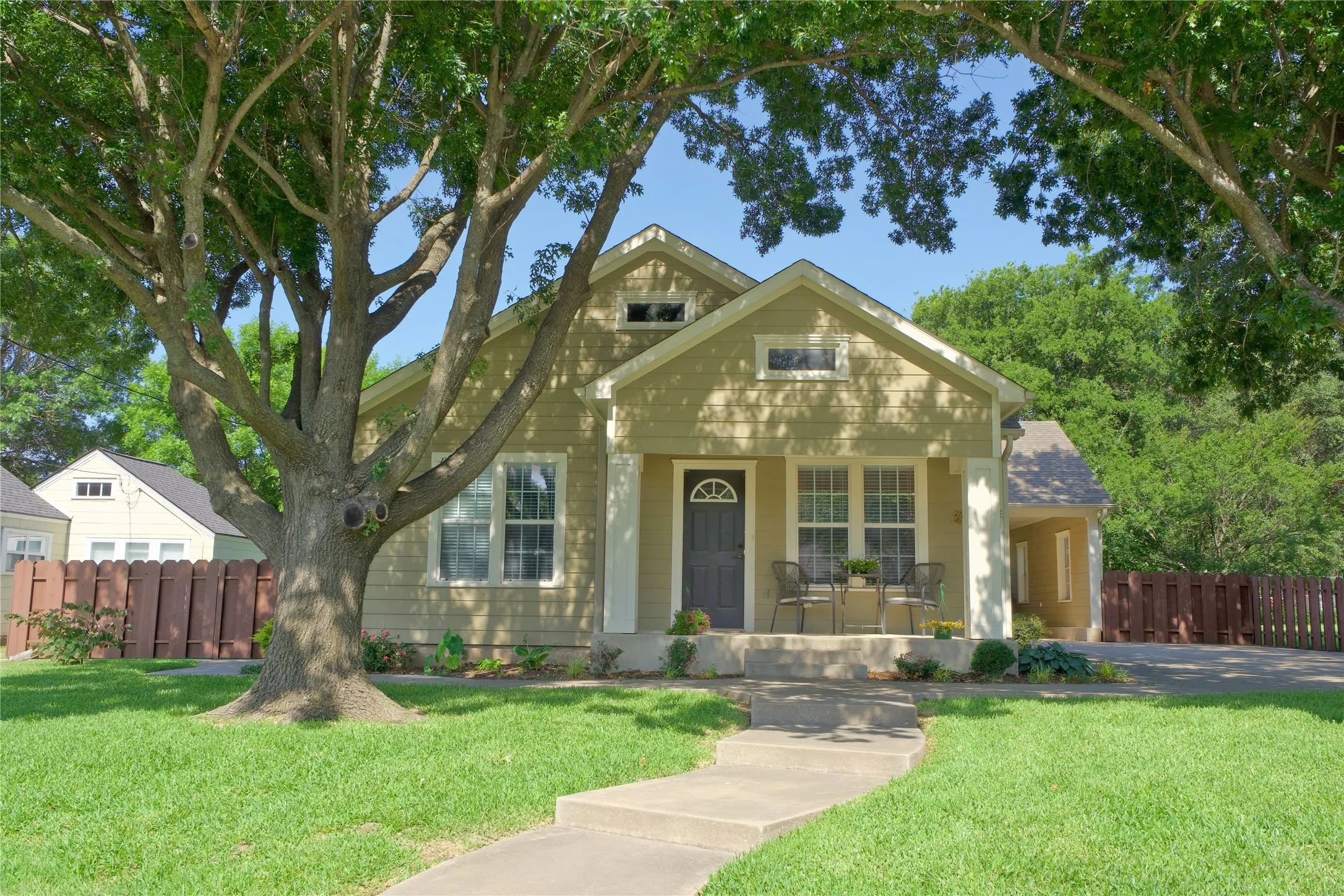 Single Family Residence For Sale in Cooke County , 613 N Main Street, Muenster, Texas 76252, 3 Bedrooms, 2 Bathrooms, Garage spaces, 1,707 Sqft, built in 1939, Price $345,900, mls#21181291, Real Estate Agent in Muenster, Homes For Sale in Cooke county, Homes For Sale in Muenster, Realtor in Muenster Texas, Real Estate Brokerage Independent Realty Texas, Luminita Cordes Realtor