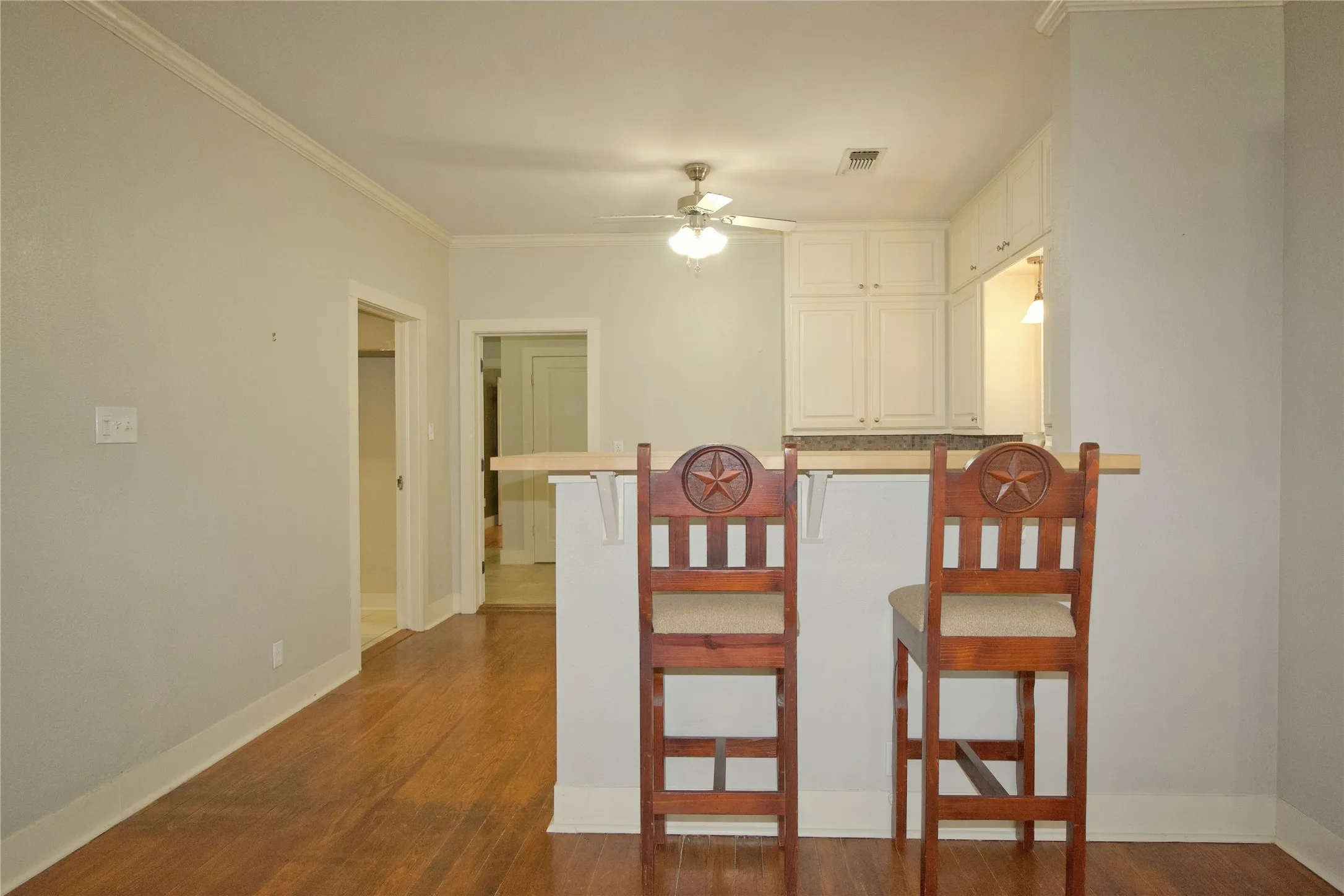 Single Family Residence For Sale in Cooke County , 613 N Main Street, Muenster, Texas 76252, 3 Bedrooms, 2 Bathrooms, Garage spaces, 1,707 Sqft, built in 1939, Price $345,900, mls#21181291, Real Estate Agent in Muenster, Homes For Sale in Cooke county, Homes For Sale in Muenster, Realtor in Muenster Texas, Real Estate Brokerage Independent Realty Texas, Luminita Cordes Realtor