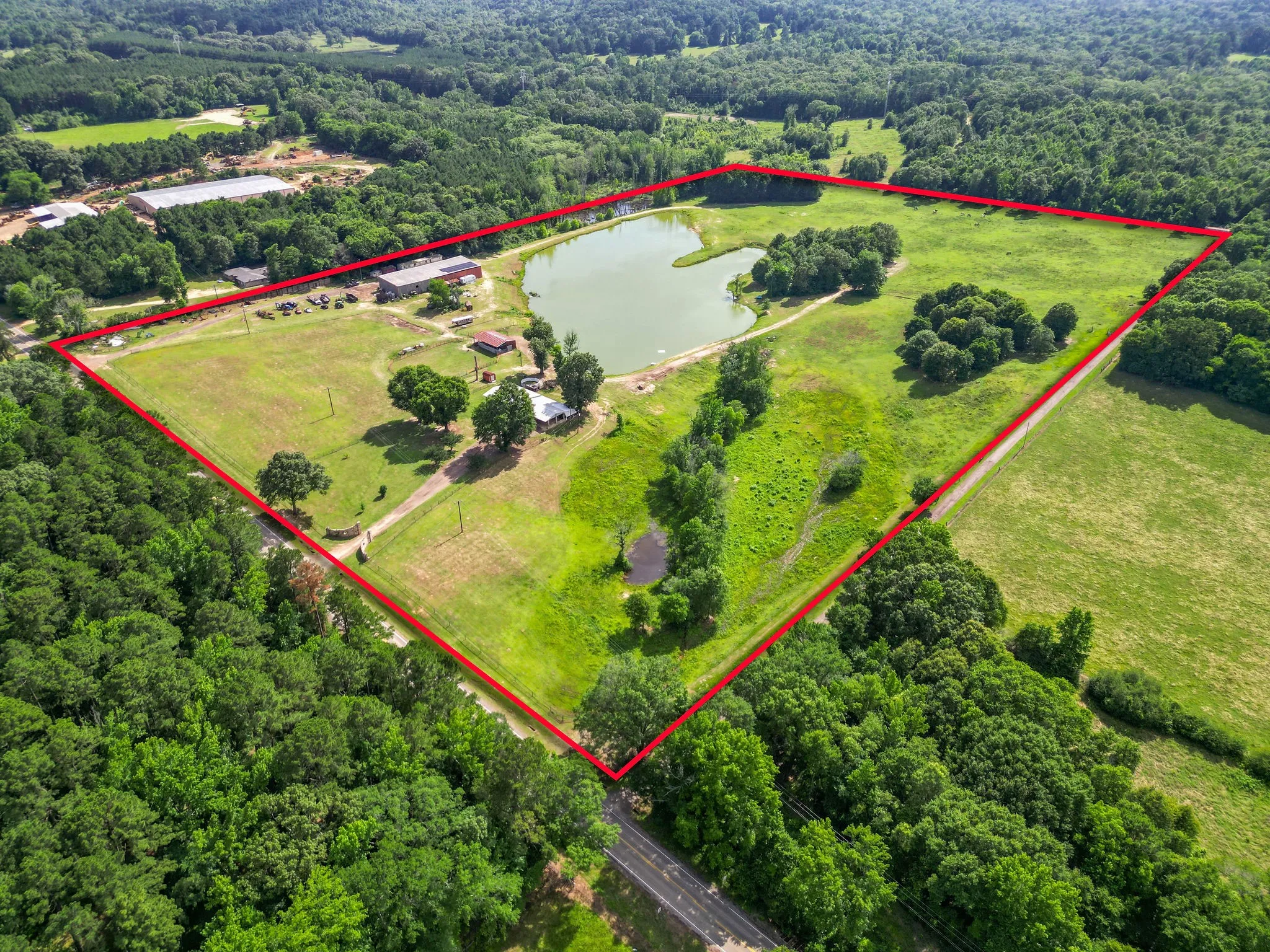 Farm For Sale in Cass County , 2711 Fm 250 N, Hughes Springs, Texas 75656, 3 Bedrooms, 2 Bathrooms, Garage spaces, 2,760 Sqft, built in 1965, Price $550,000, mls#21181331, Real Estate Agent in Hughes Springs, Homes For Sale in Cass county, Homes For Sale in Hughes Springs, Realtor in Hughes Springs Texas, Real Estate Brokerage Independent Realty Texas, Luminita Cordes Realtor